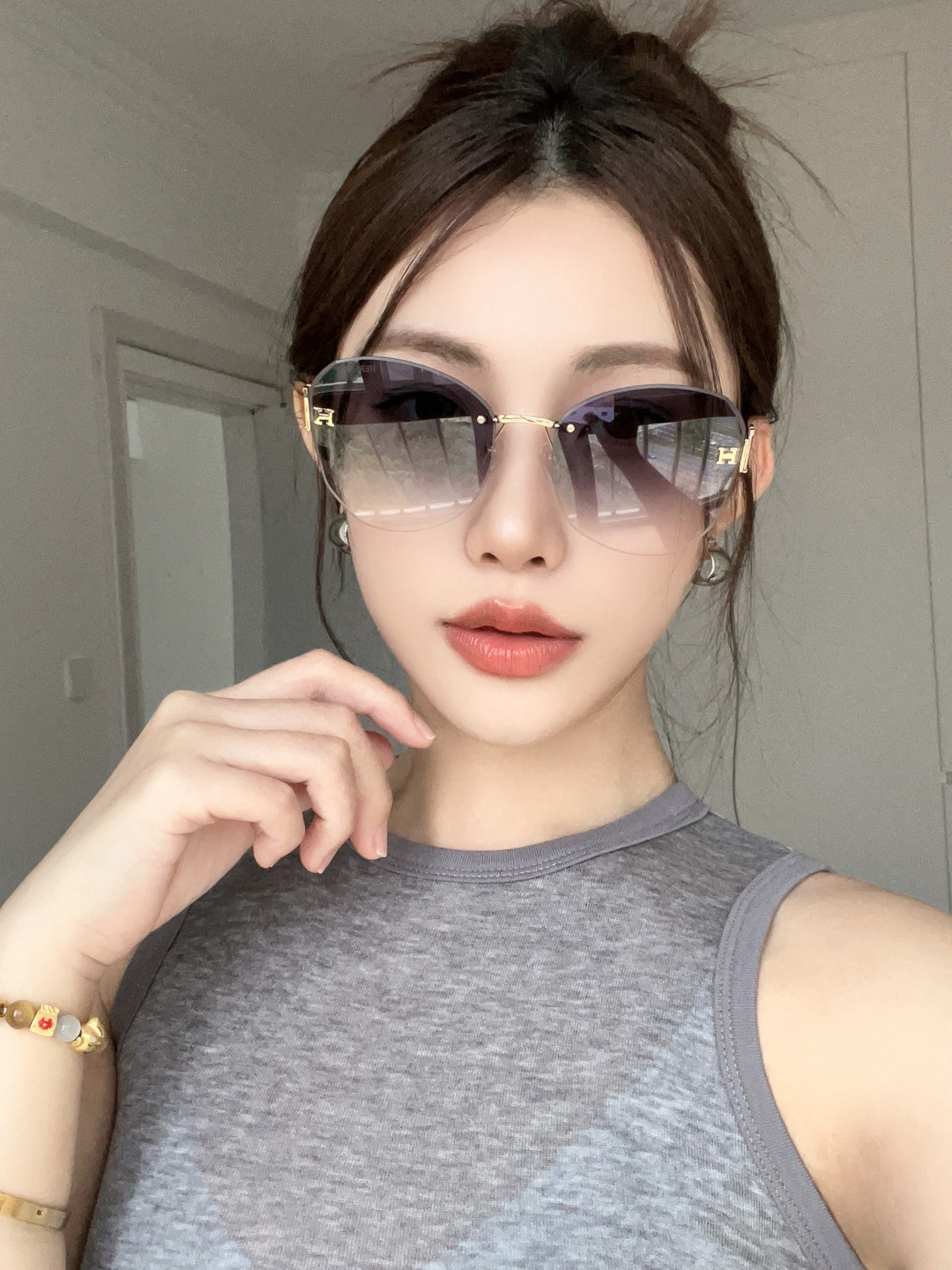 Luxury Rimless Oversized Sunglasses for Women with Gold Accents