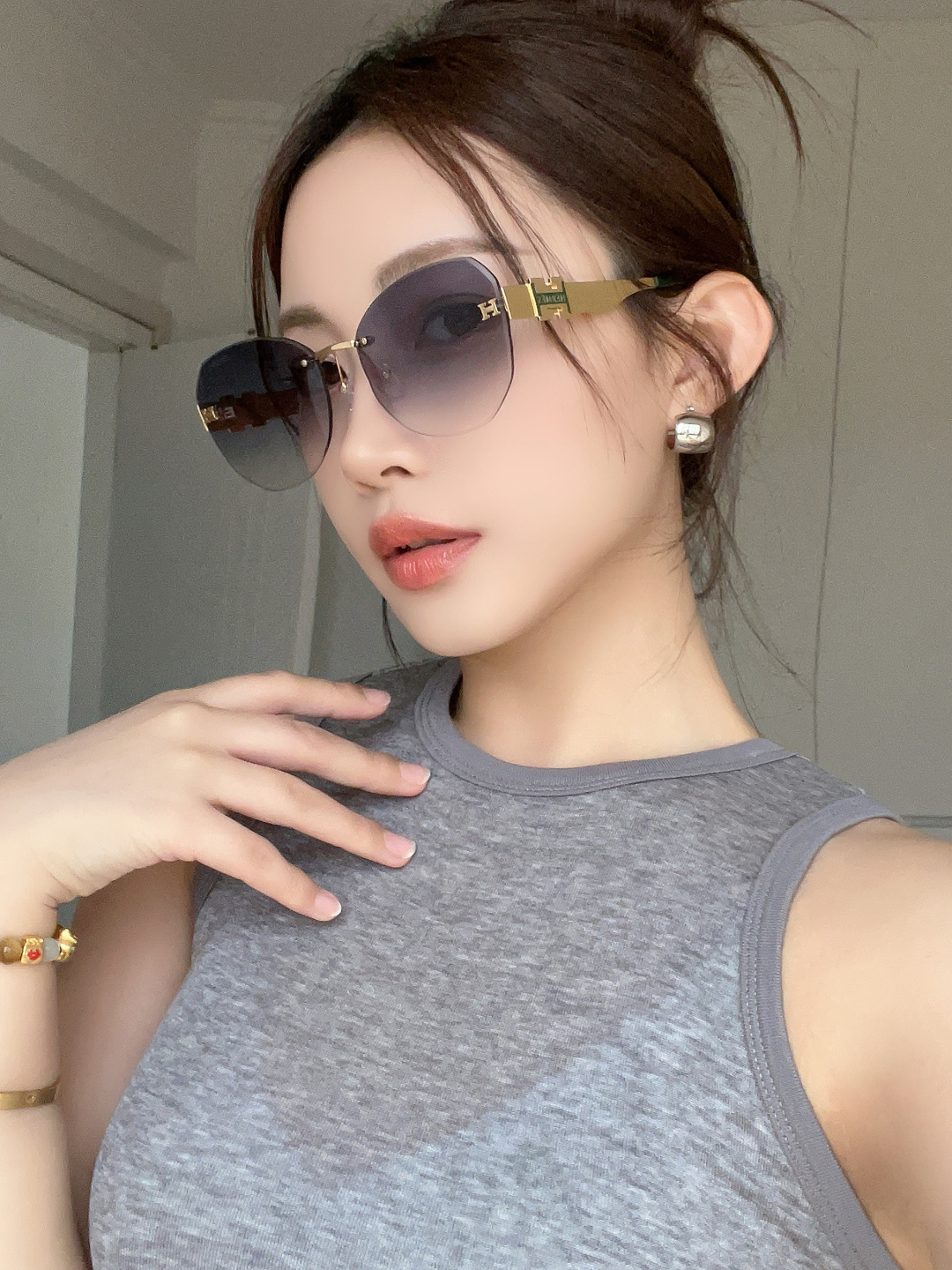 Luxury Rimless Oversized Sunglasses for Women with Gold Accents