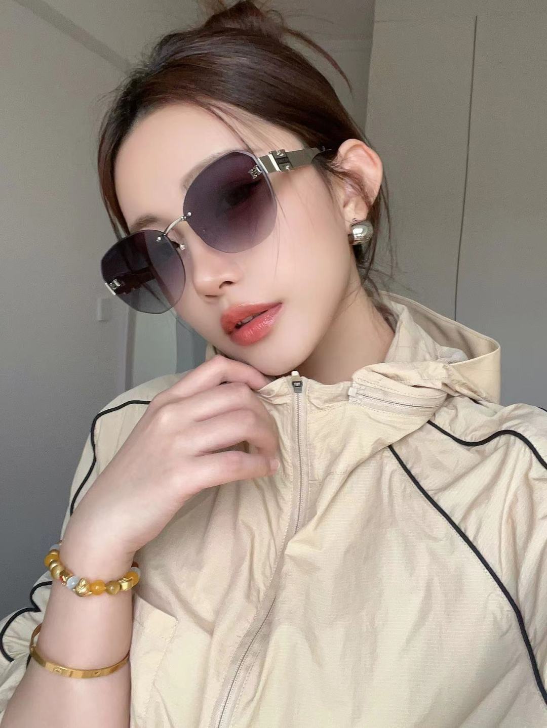 Luxury Rimless Oversized Sunglasses for Women – Elegant Gradient Lens
