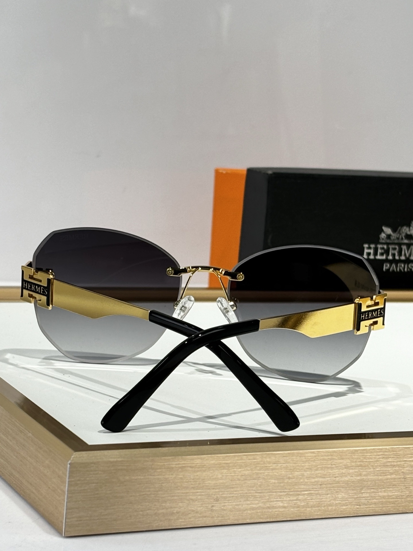 Hermes Luxury Rimless Butterfly Sunglasses – Gold & Grey Gradient