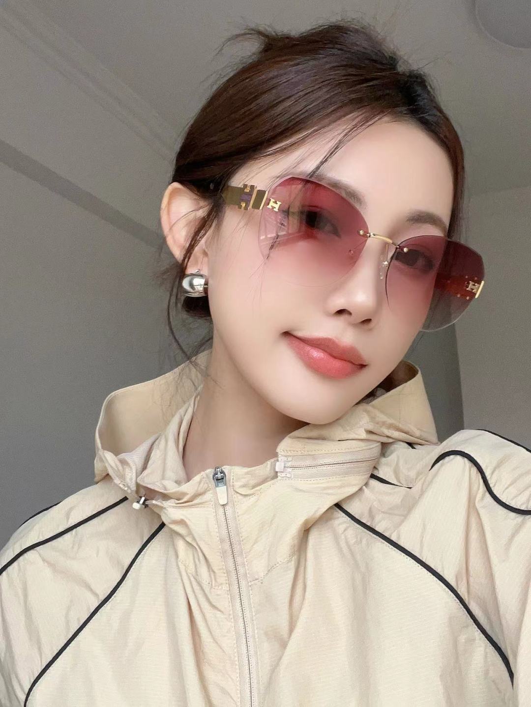 Hermes Luxury Rimless Butterfly Sunglasses with Gold H-Logo