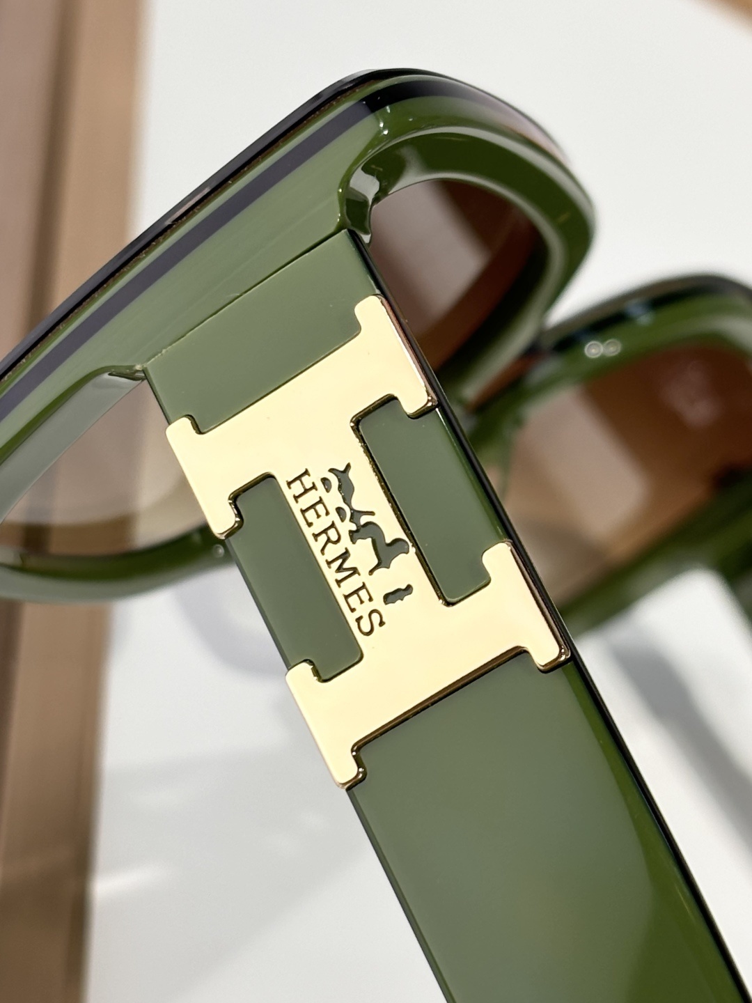 Luxury Women’s Oversized Square Sunglasses – Green Gradient Lens