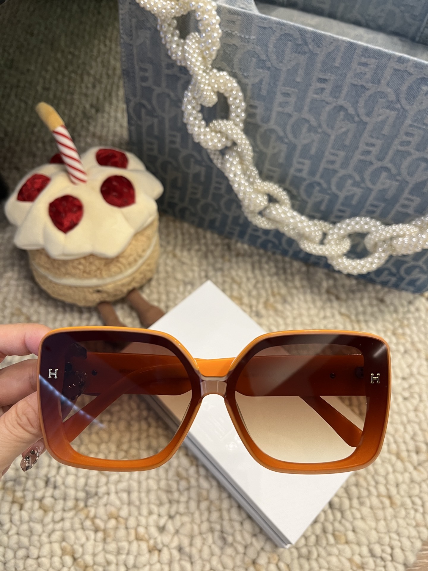 Oversized Square Orange Sunglasses – Luxury Retro Fashion Eyewear