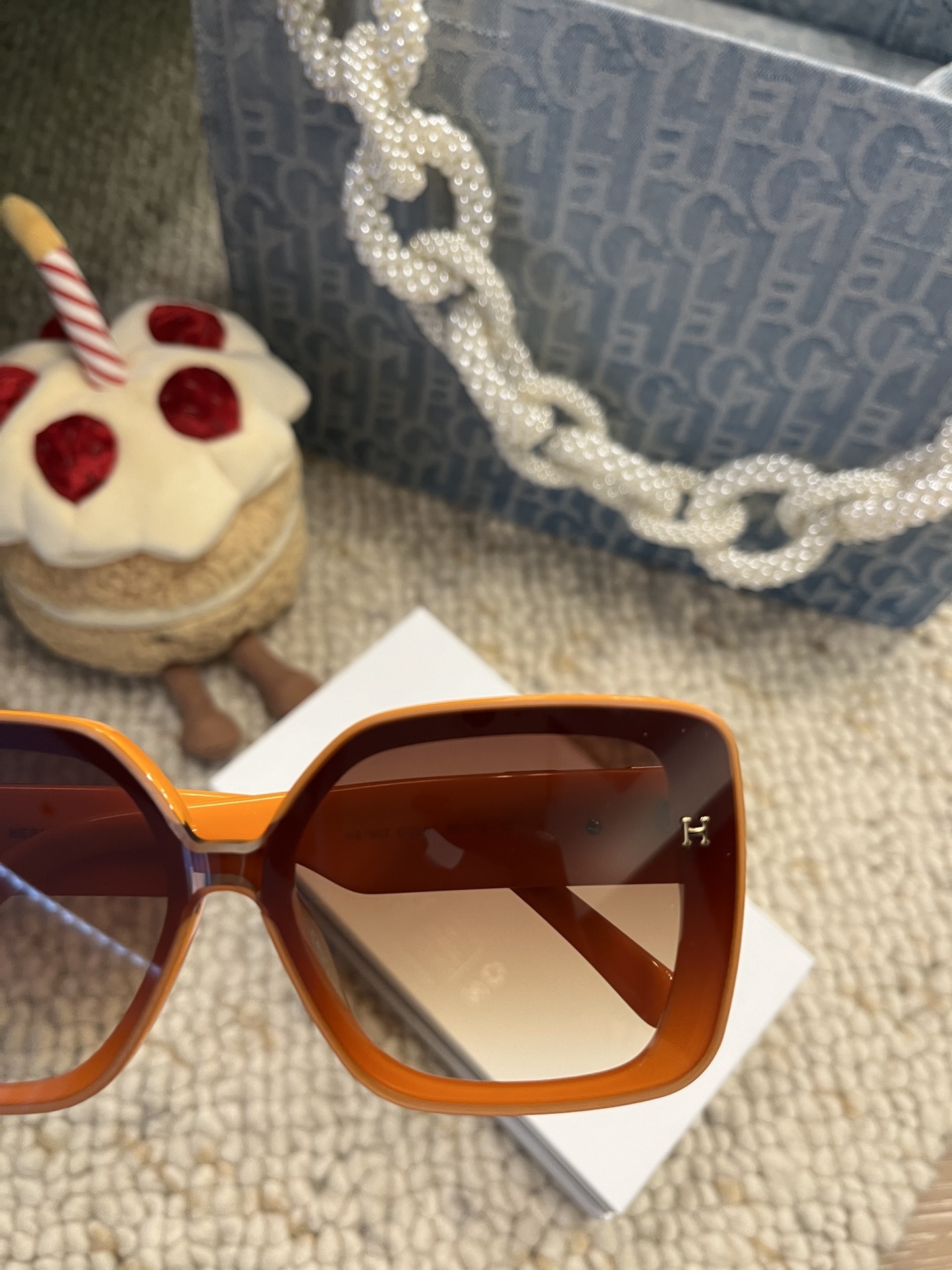 Oversized Square Orange Sunglasses – Luxury Retro Fashion Eyewear