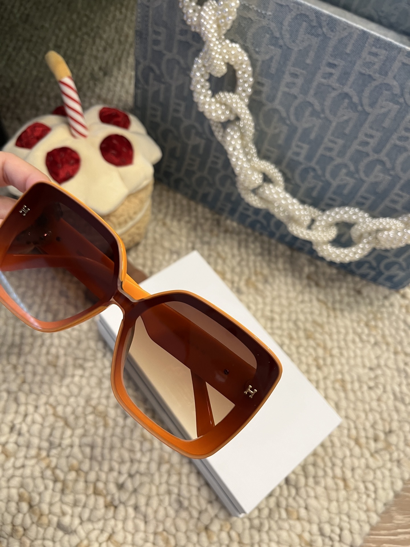 Oversized Square Orange Sunglasses – Luxury Retro Fashion Eyewear
