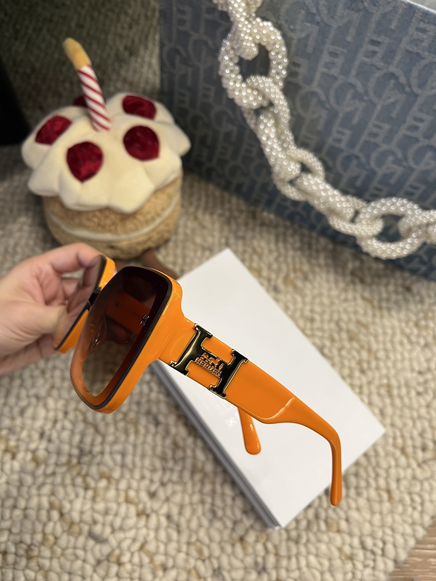 Oversized Square Orange Sunglasses – Luxury Retro Fashion Eyewear