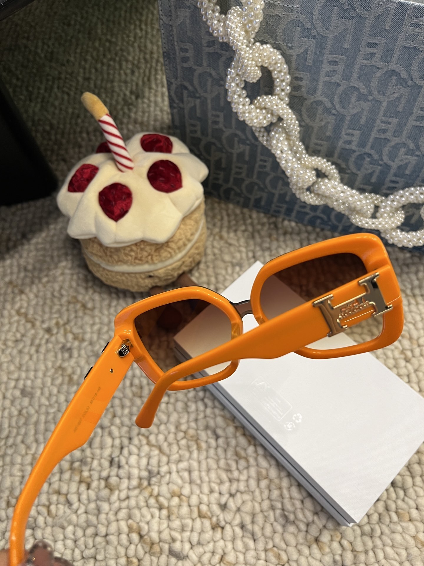 Oversized Square Orange Sunglasses – Luxury Retro Fashion Eyewear