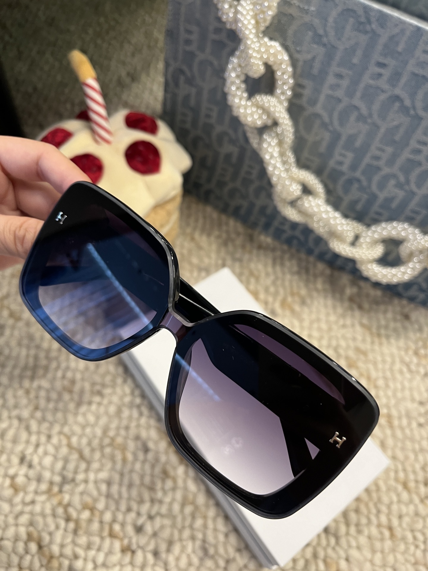 Luxury Women’s Oversized Square Sunglasses with Gradient Lens