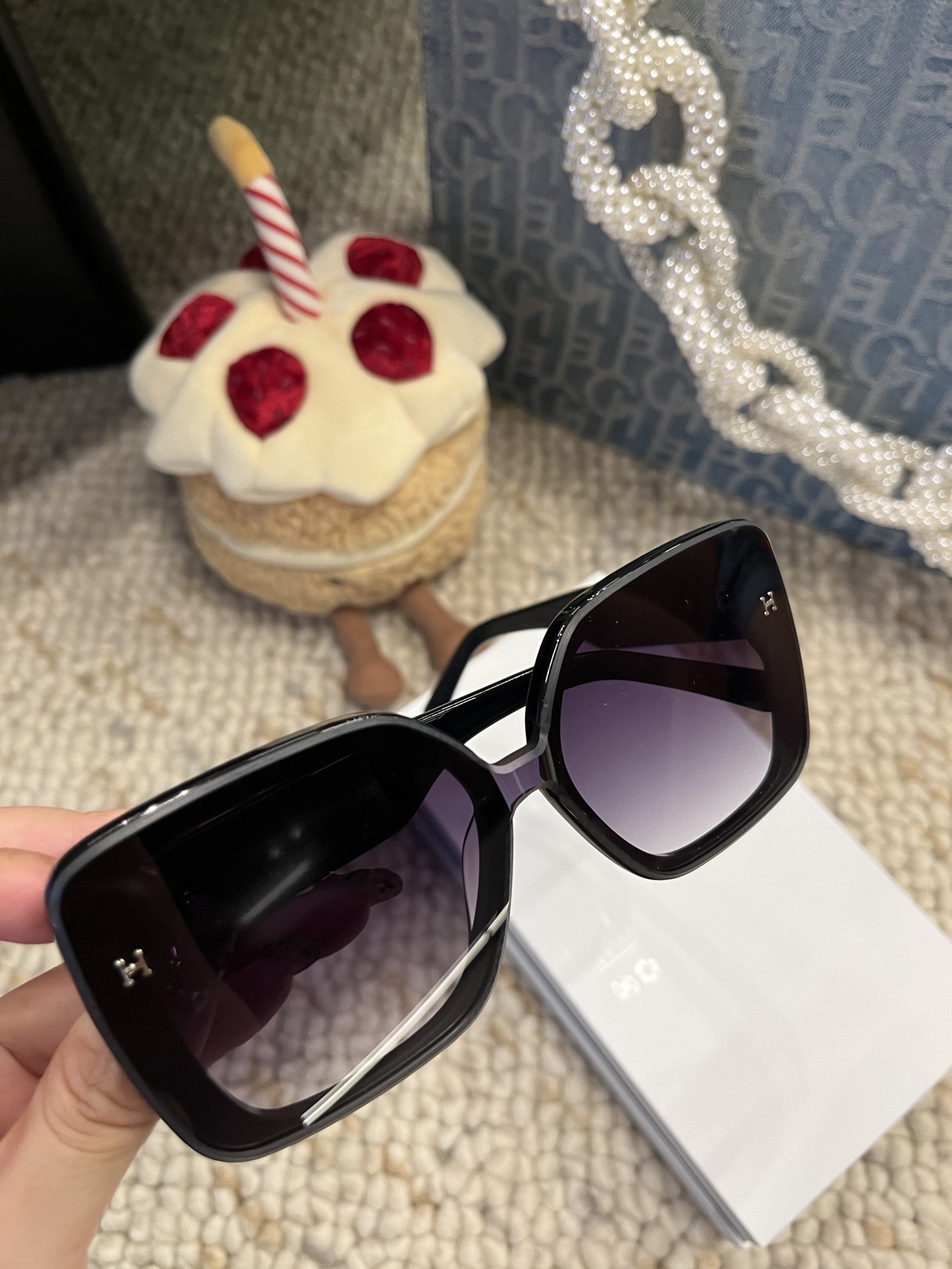 Luxury Women’s Oversized Square Sunglasses with Gradient Lens