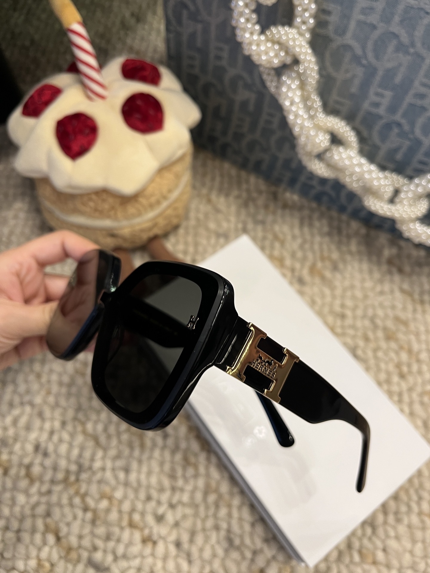 Luxury Women’s Oversized Square Sunglasses – Trendy Black & Gold