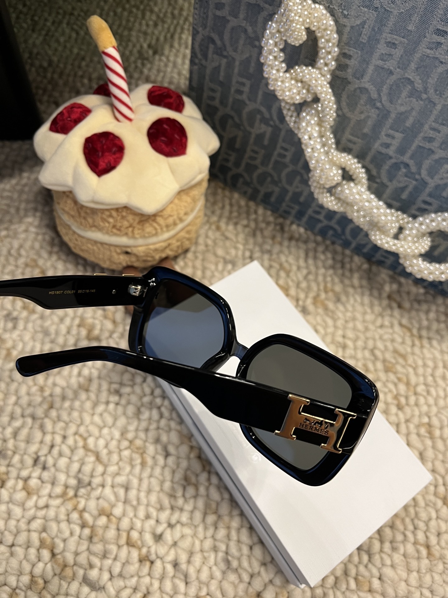 Luxury Women’s Oversized Square Sunglasses – Trendy Black & Gold