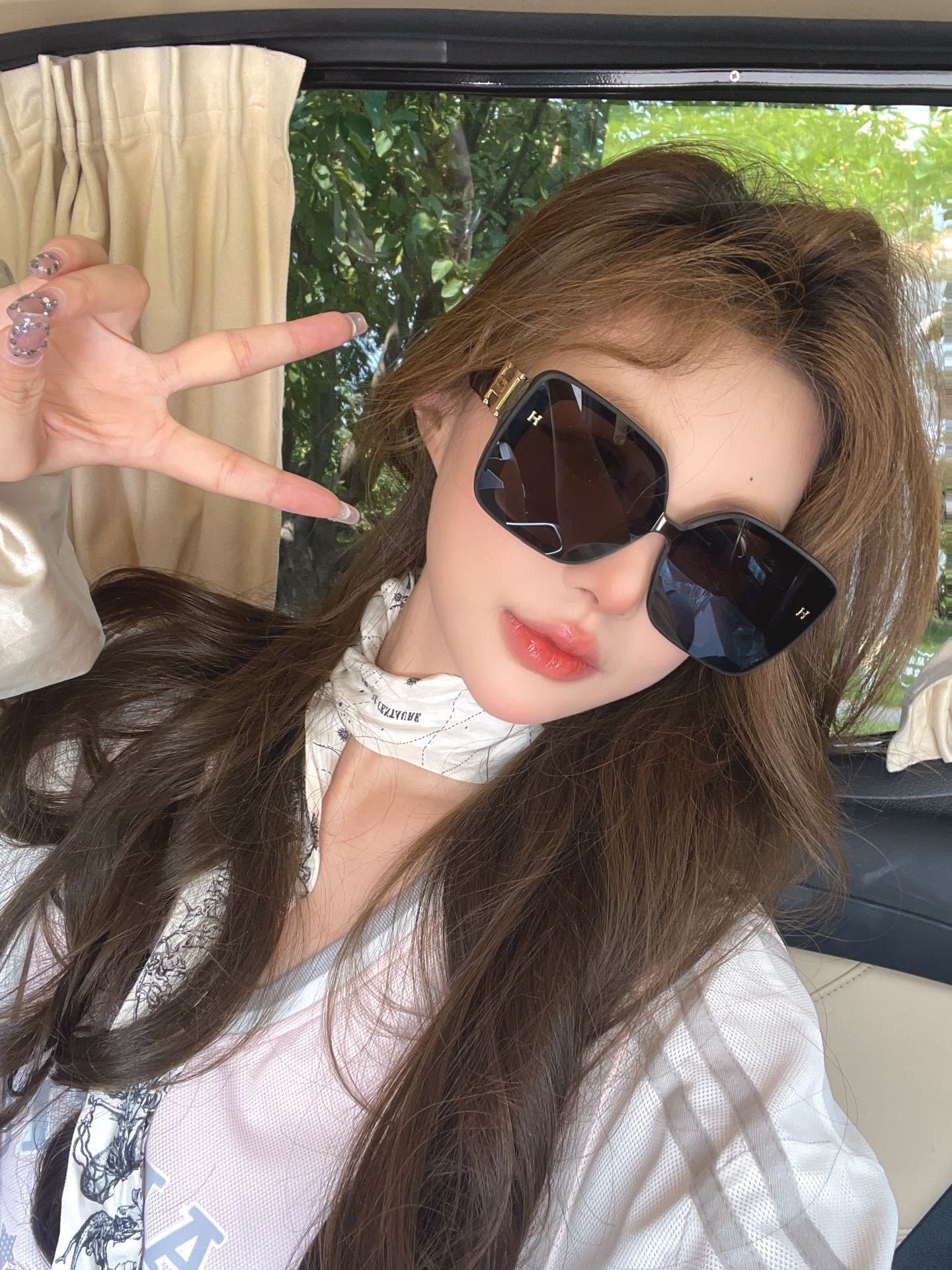 Luxury Women’s Oversized Square Sunglasses – Trendy Black & Gold