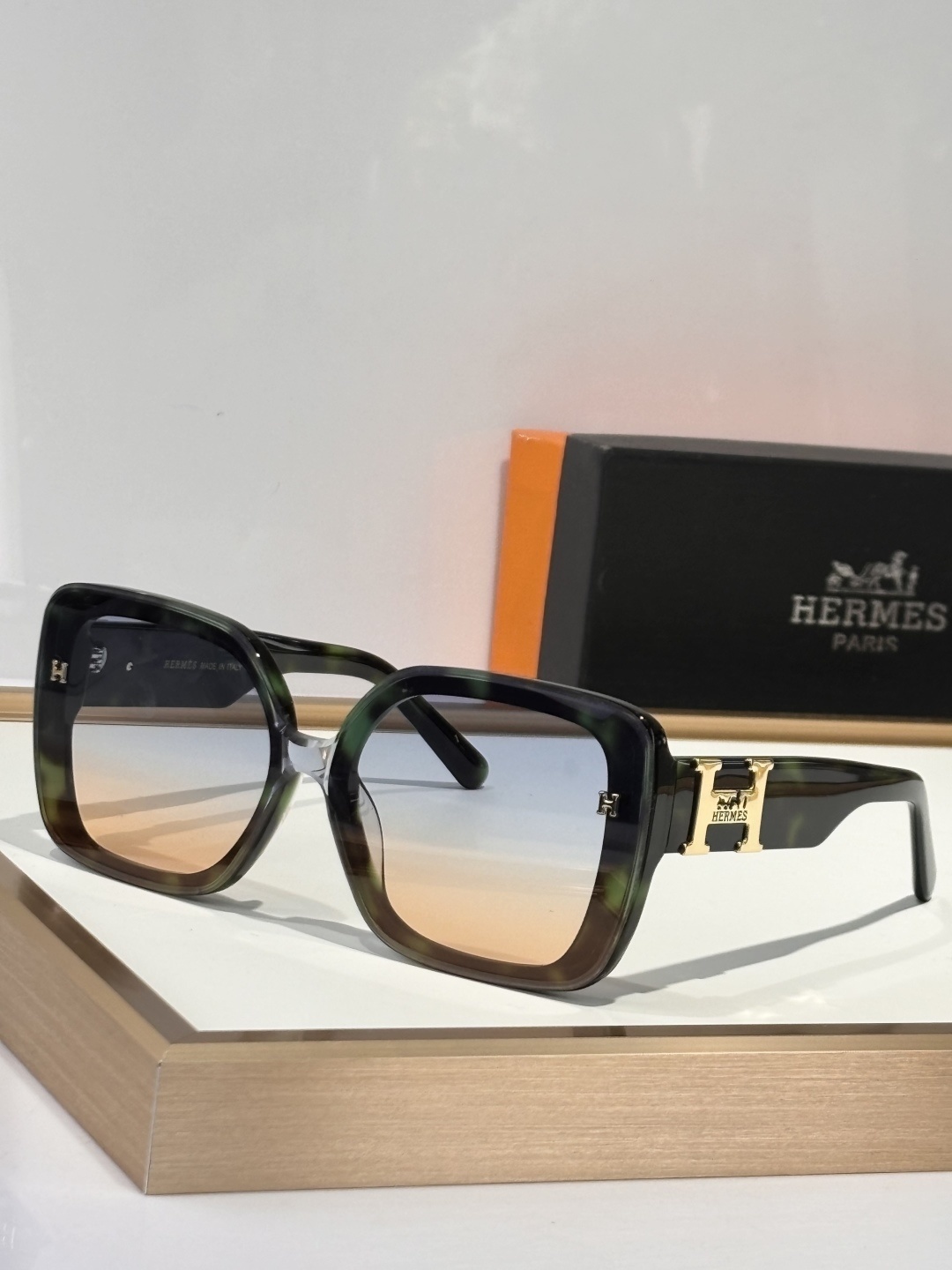 Hermès Luxury Oversized Square Sunglasses – Black with Gold H Logo
