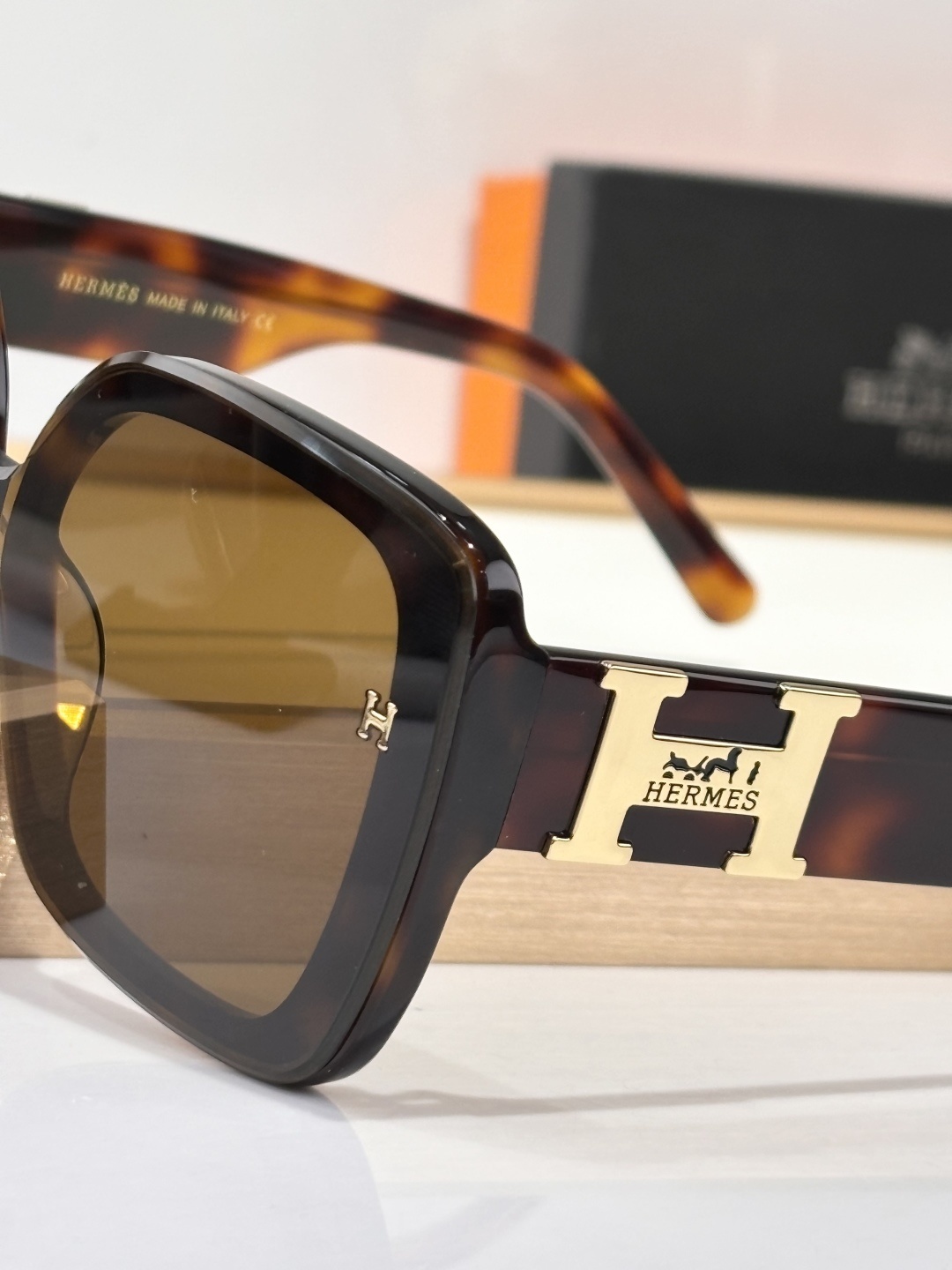 Hermès Luxury Oversized Square Sunglasses – Black with Gold H Logo