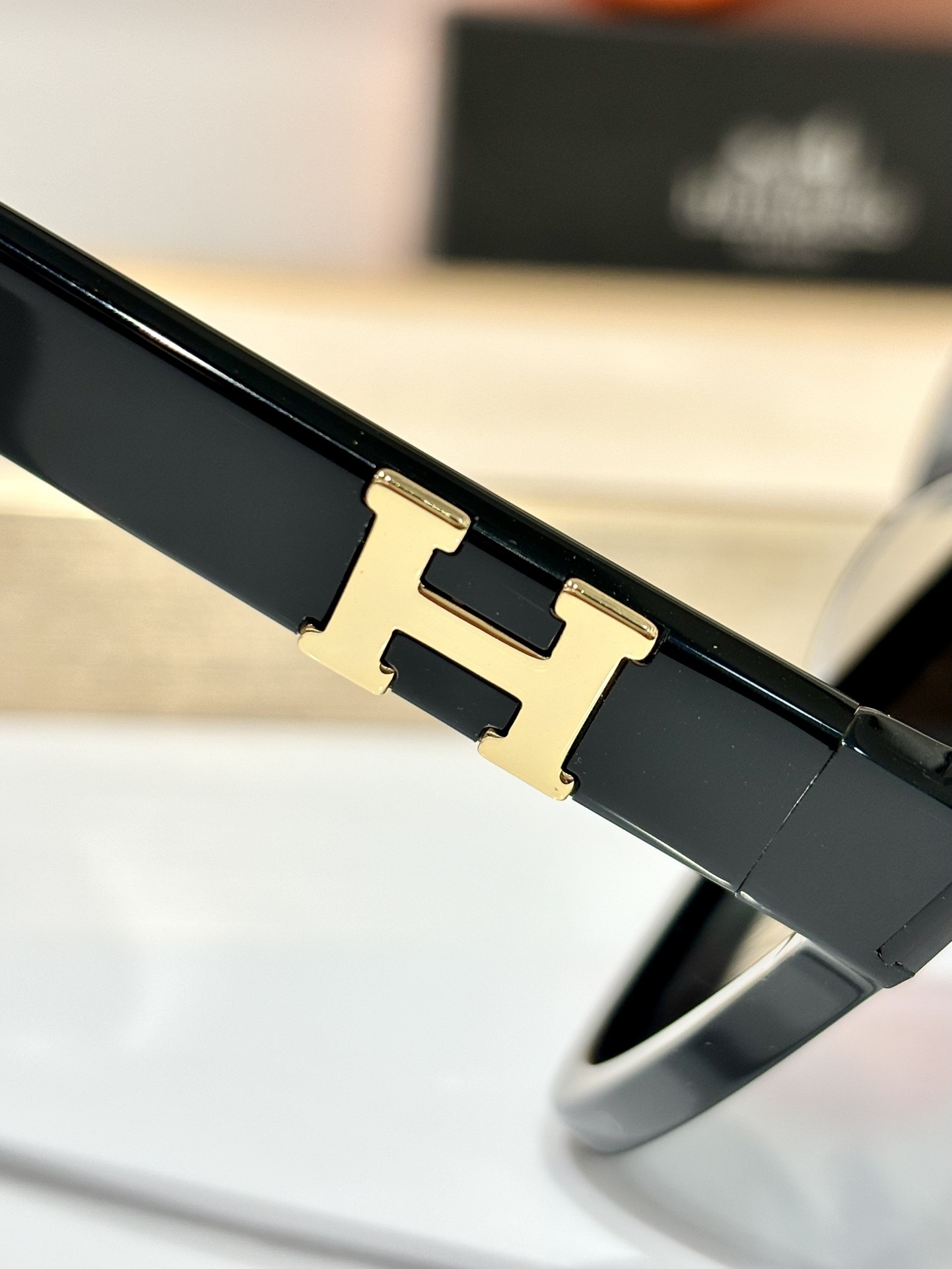 Luxury Women’s Oversized Square Sunglasses – Black Frame Gold H Logo