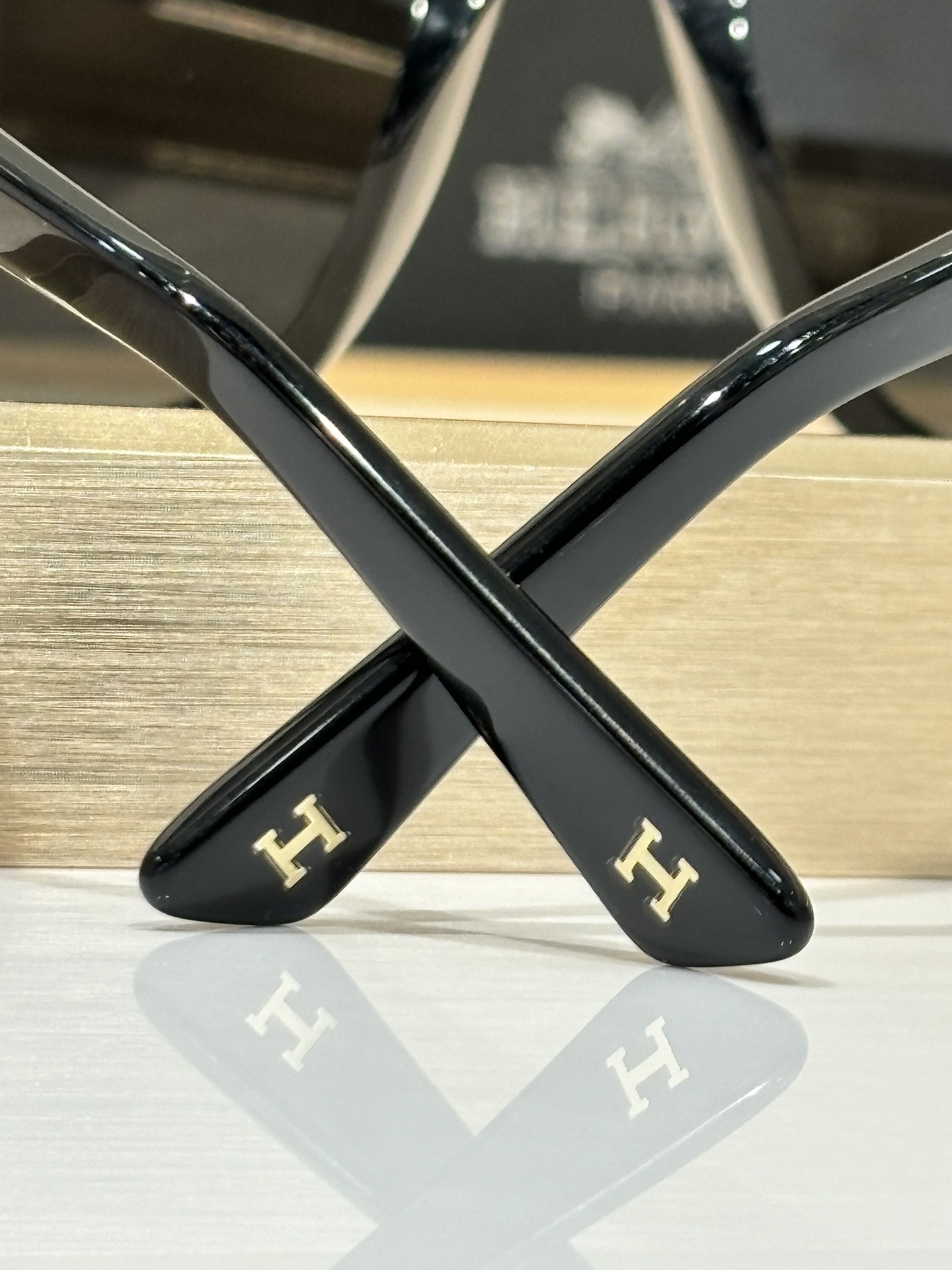 Luxury Women’s Oversized Square Sunglasses – Black Frame Gold H Logo