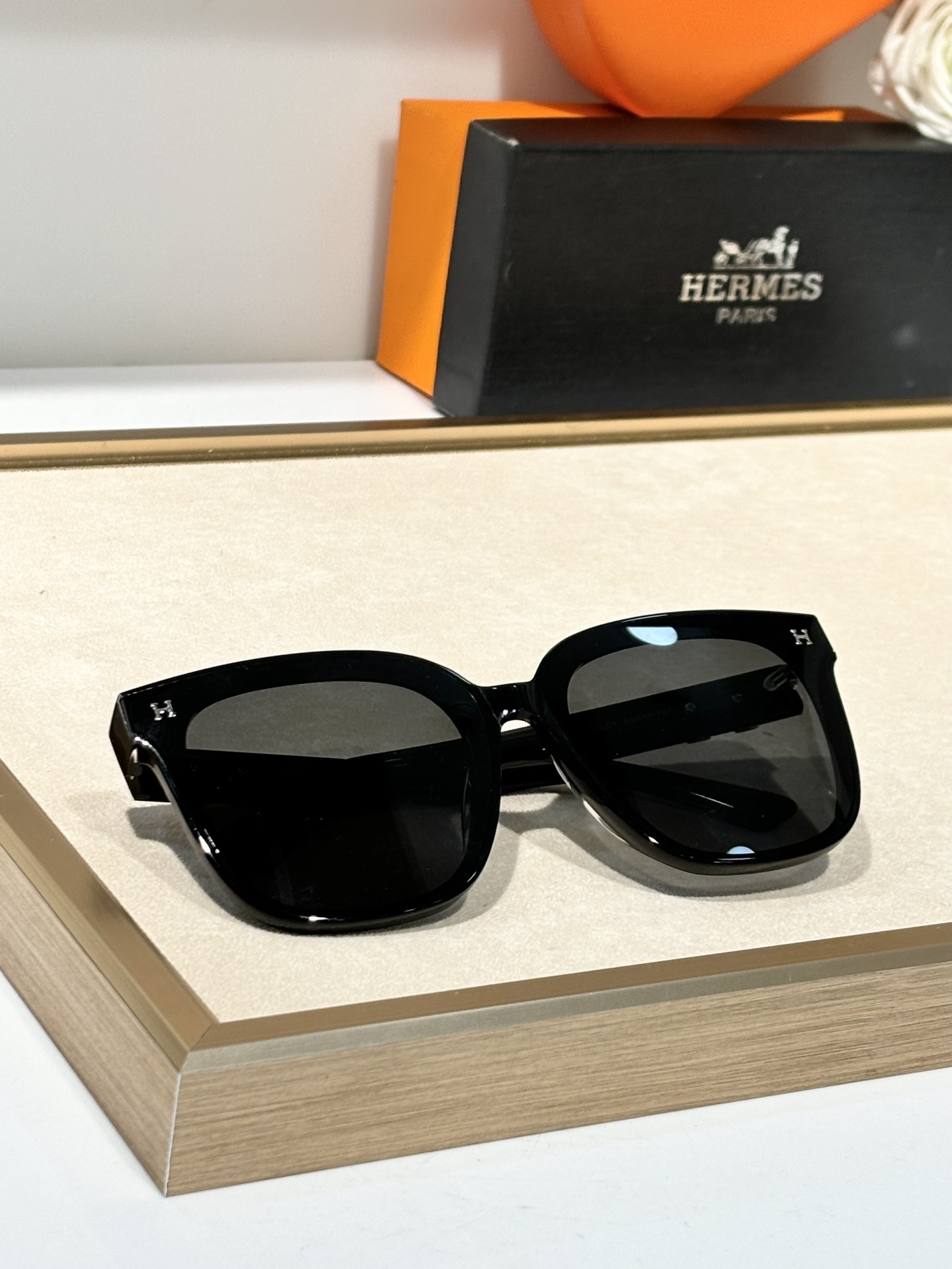 Luxury Oversized Square Sunglasses for Women – Chic Black Frames