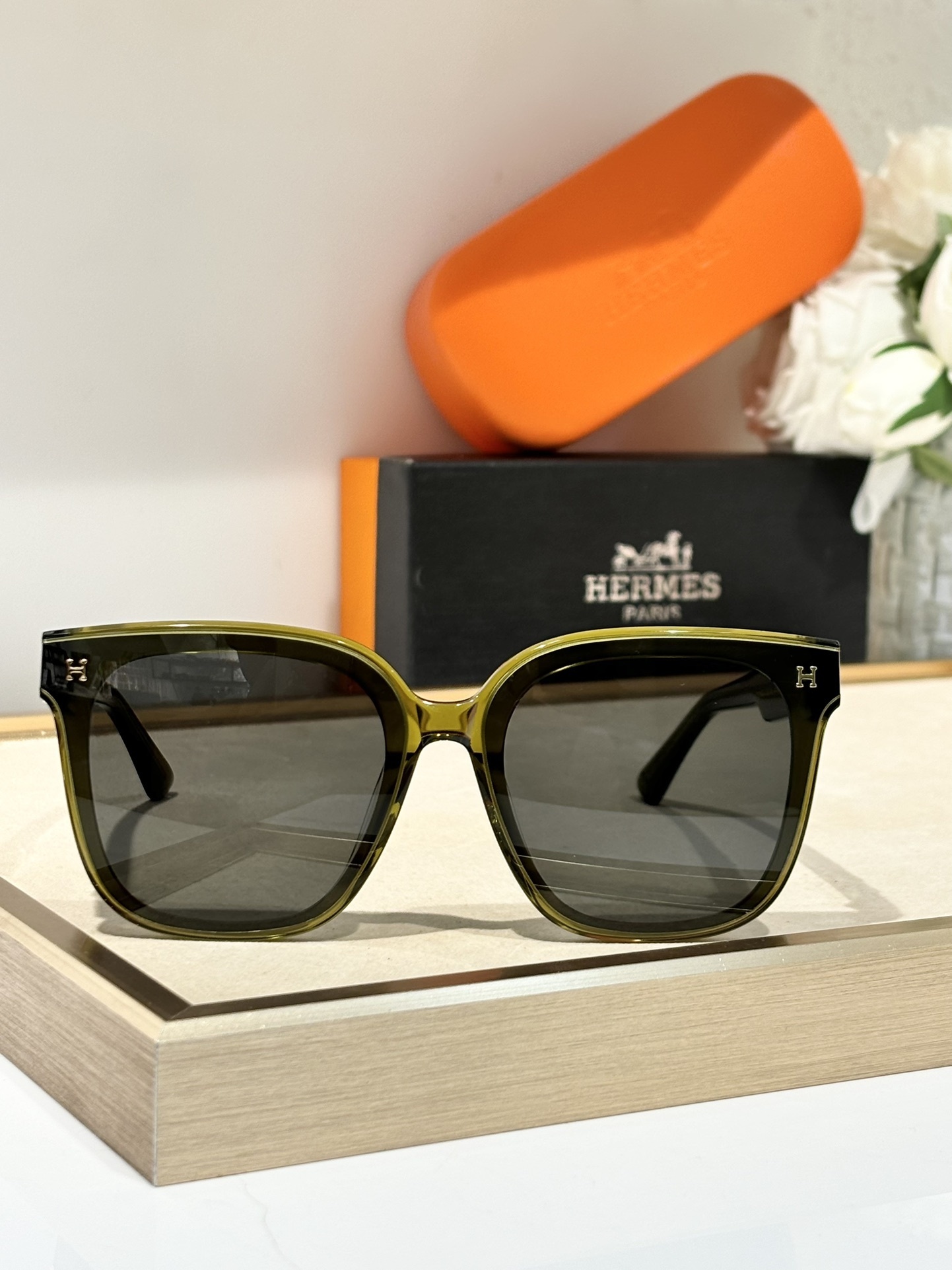 Hermes Luxury Square Tortoise Shell Sunglasses with Gold H Logo