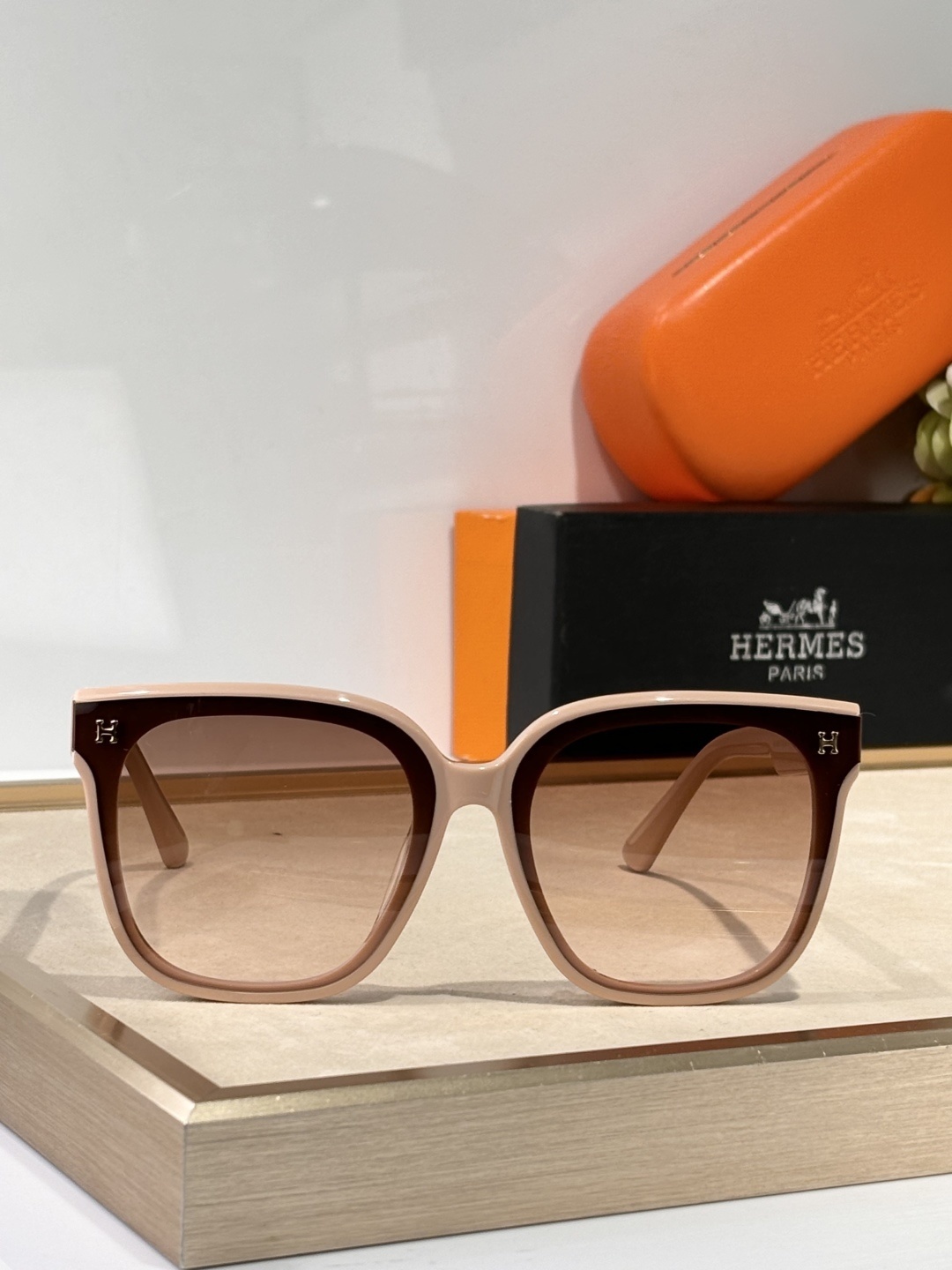Hermes Luxury Square Tortoise Shell Sunglasses with Gold H Logo