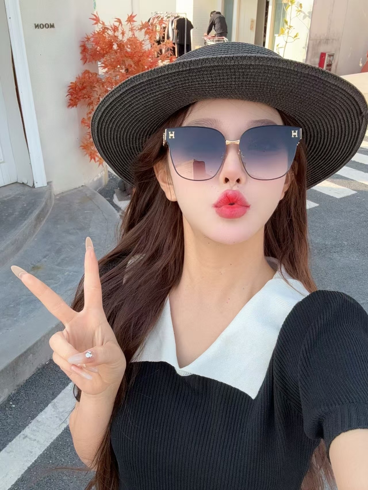 Luxury Oversized Gradient Sunglasses for Women – Gold H-Frame