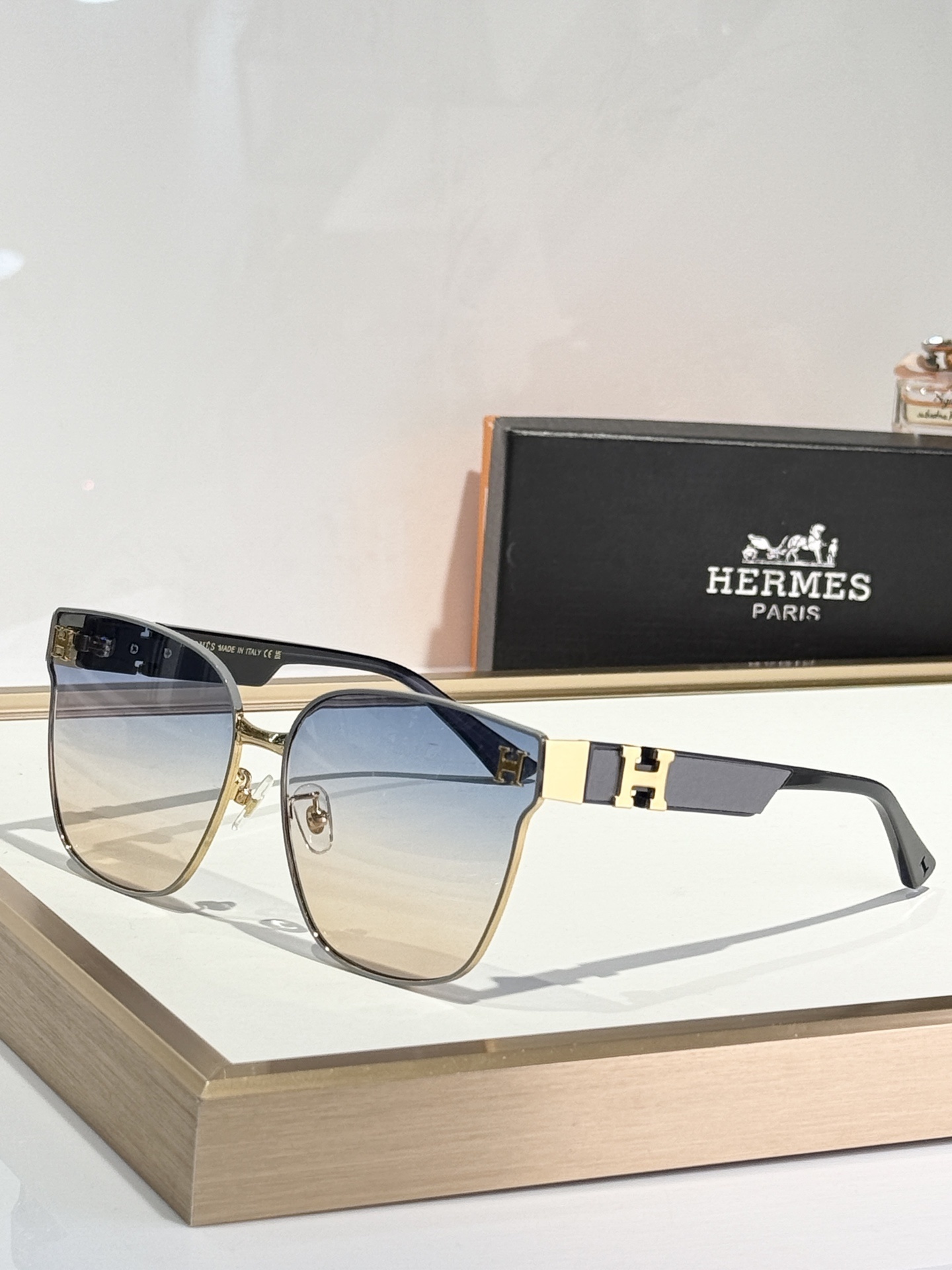 Hermès Gold-Tone Aviator Sunglasses – Blue/Brown Gradient