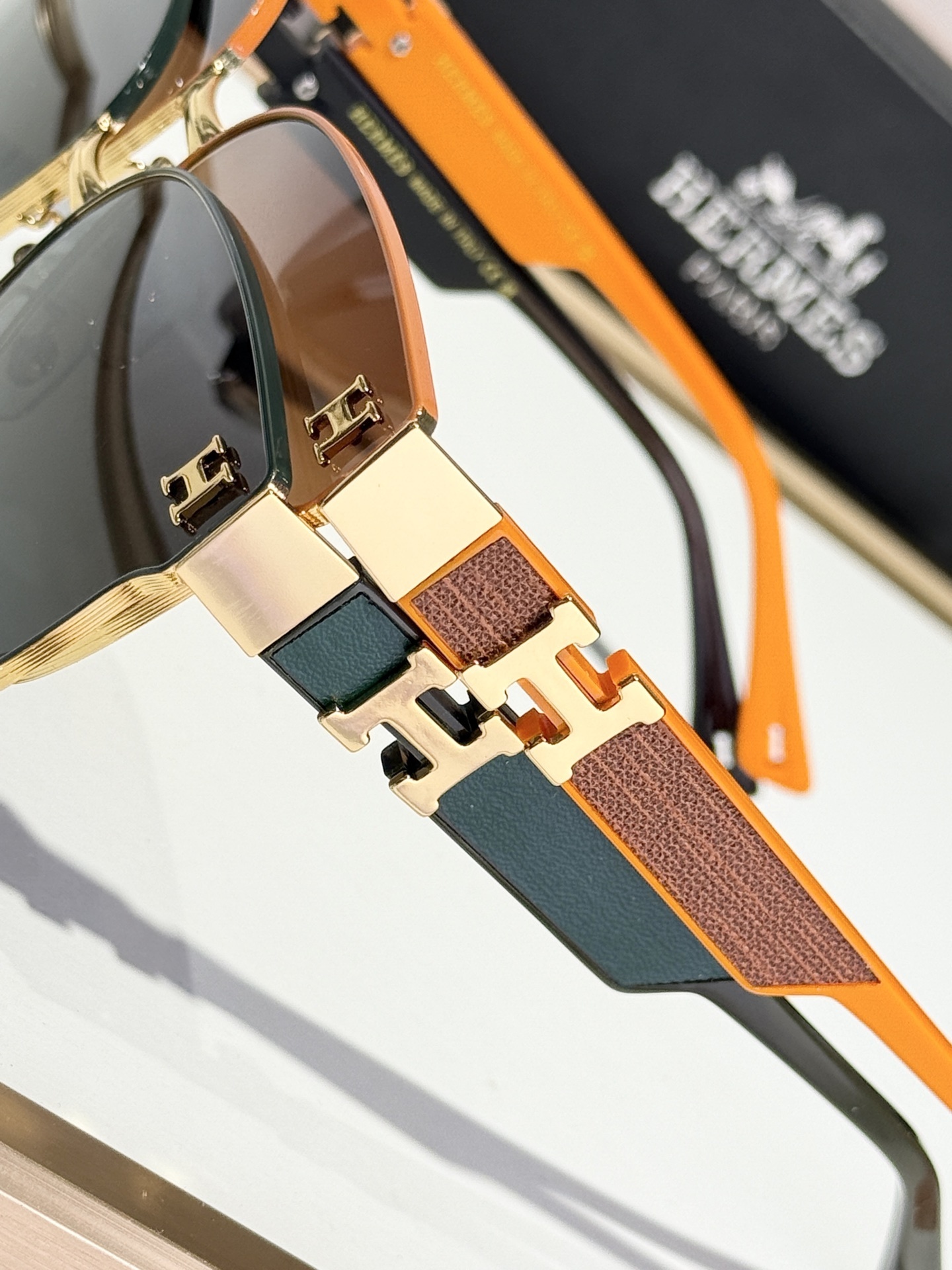 Hermès Luxury Oversized Sunglasses with Gradient Lenses & H Logo