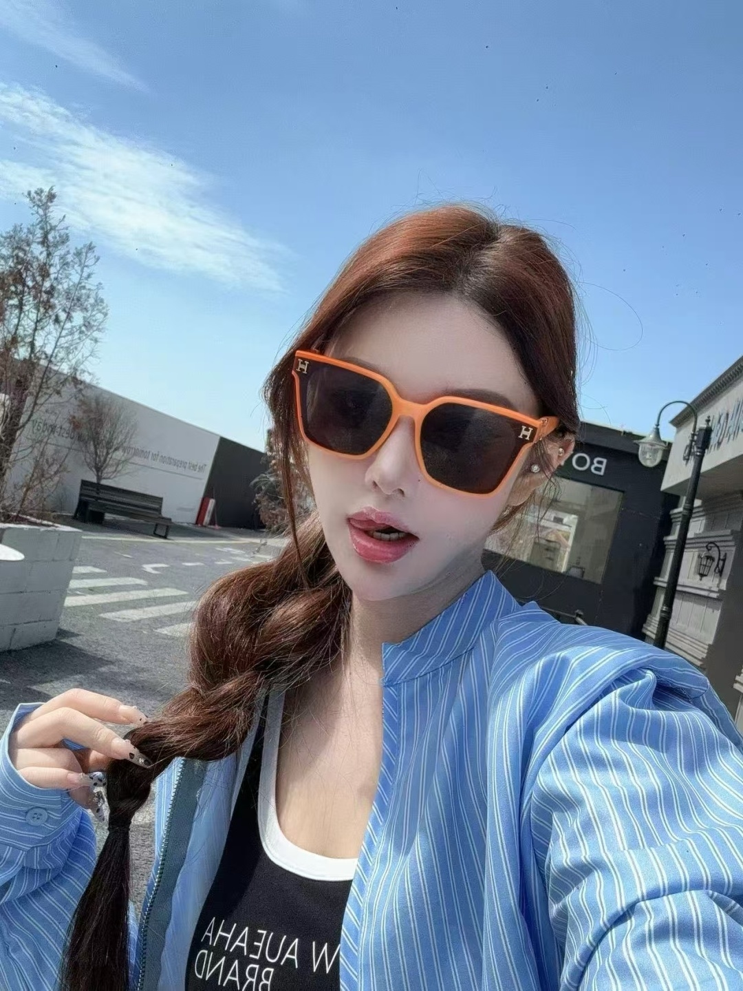 Luxury Women’s Oversized Square Sunglasses – Gold H Logo Design