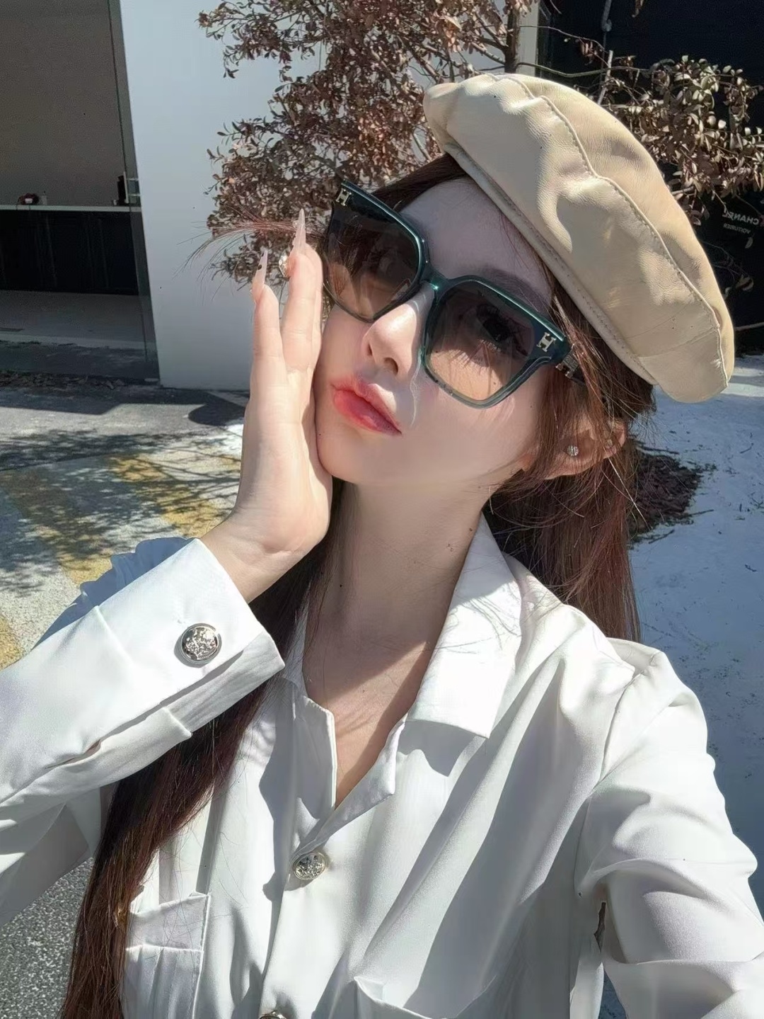 Luxury Women’s Oversized Square Sunglasses – Gold H Logo Design