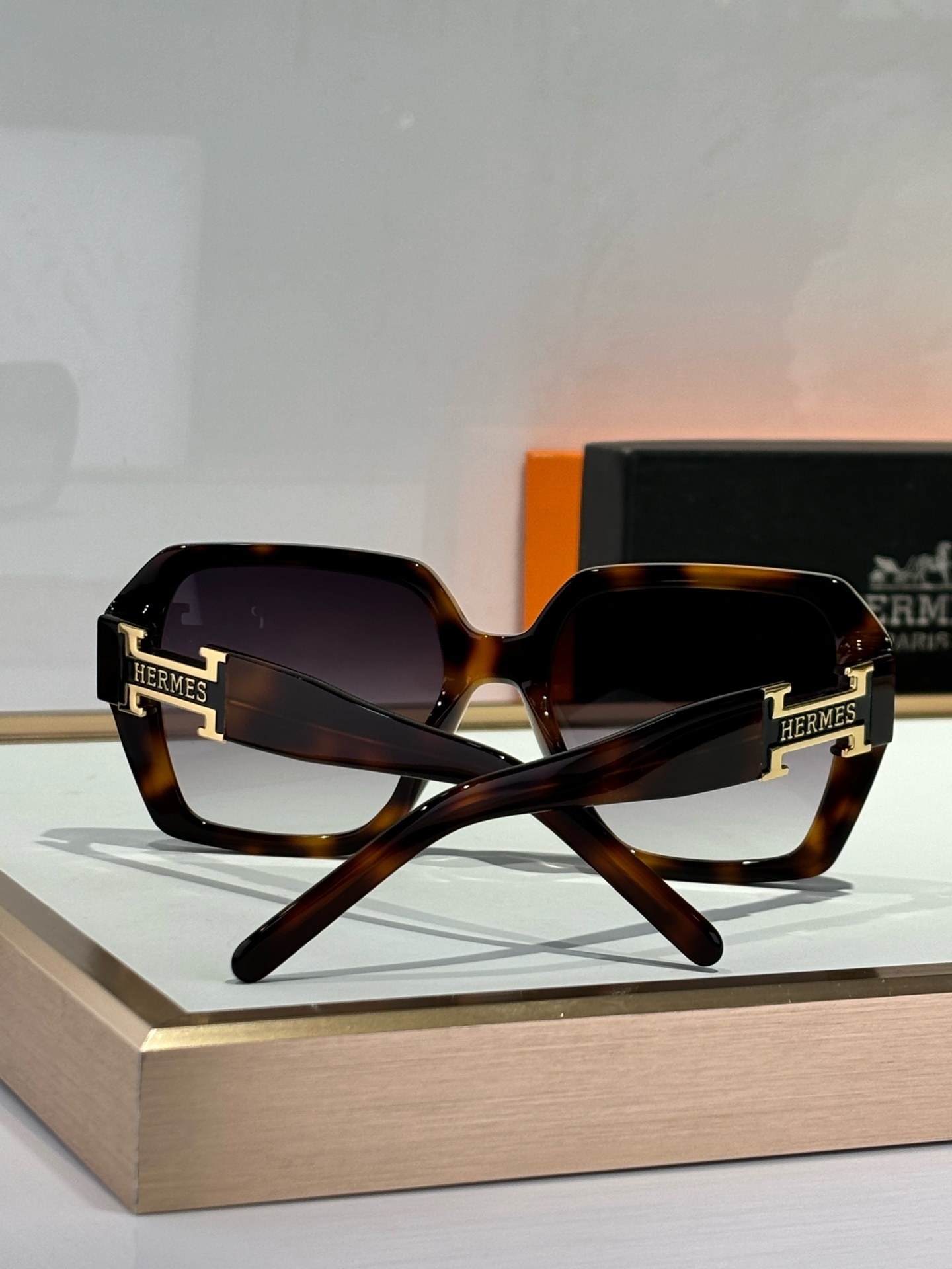 Hermès Luxury Oversized Hexagonal Sunglasses – Stylish Olive