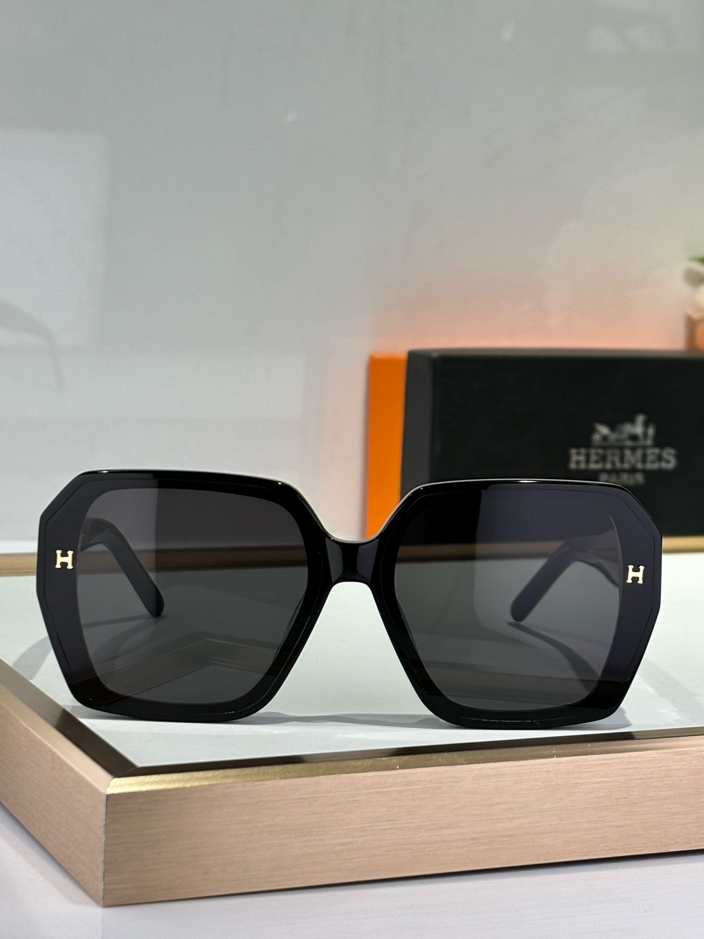 Women’s Luxury Oversized Square Sunglasses – Retro Fashion Black