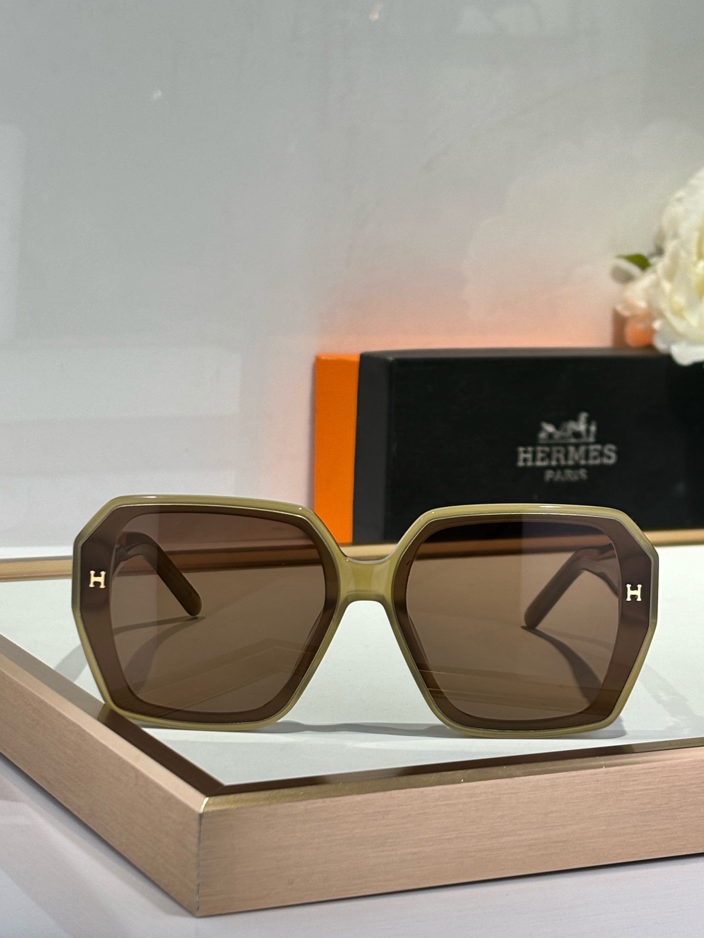 designer eyewear Hermès Olive Green Octagon Sunglasses – Hermès Olive