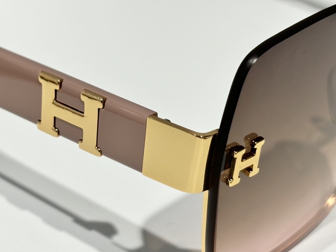 Luxury Hermès Square Sunglasses – Brown Gradient & Gold Detail