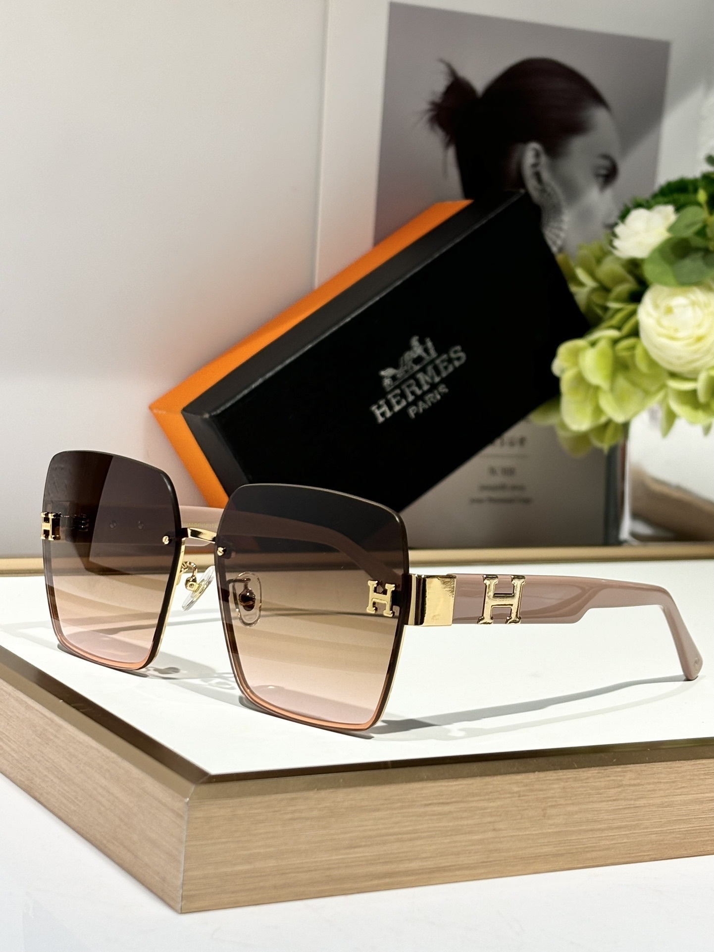 Hermès Blue Gradient Square Sunglasses – Gold H Logo