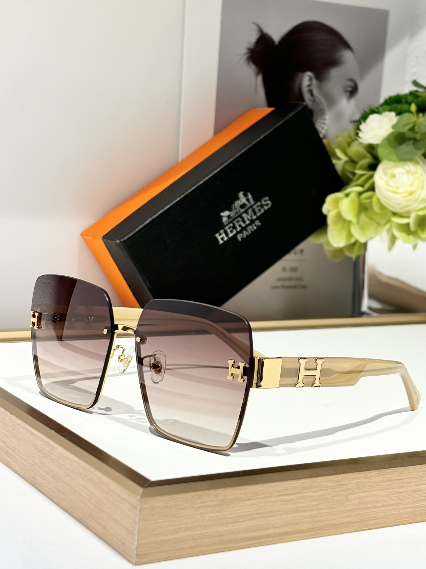 Hermes Luxury Oversized Square Gradient Sunglasses with Gold H Logo