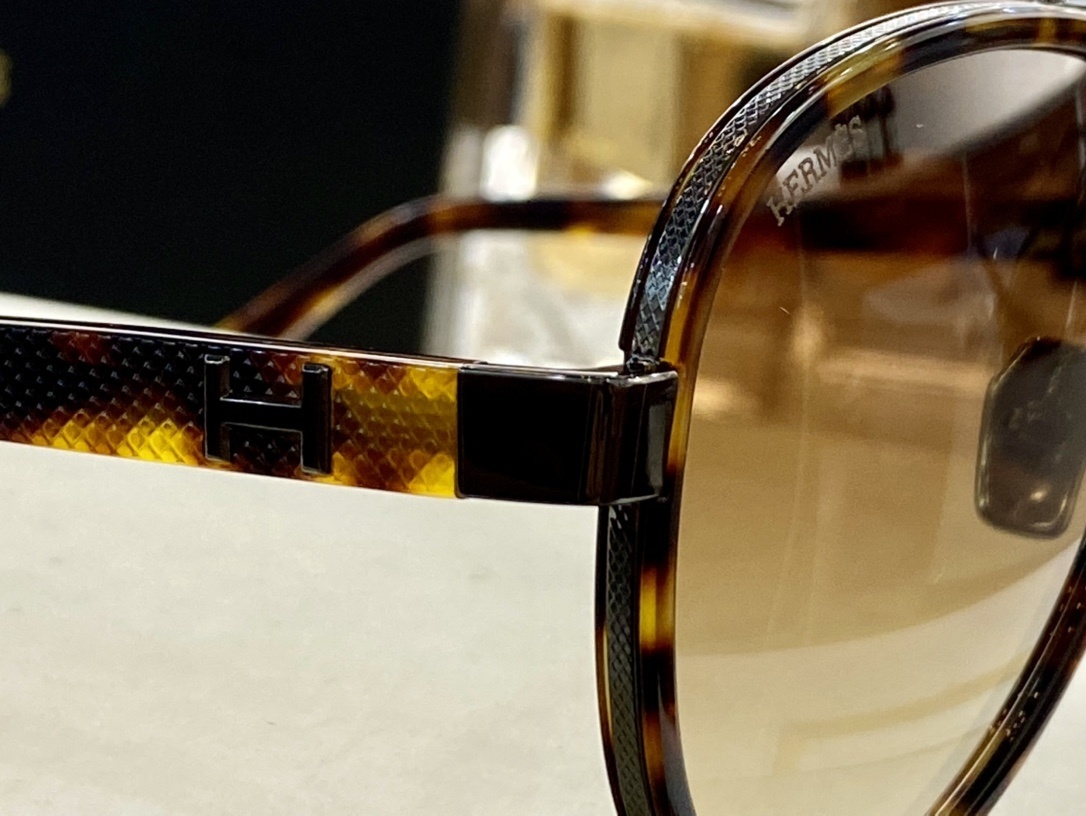 Hermes Aviator Sunglasses – Classic Tortoiseshell Brown Gradient