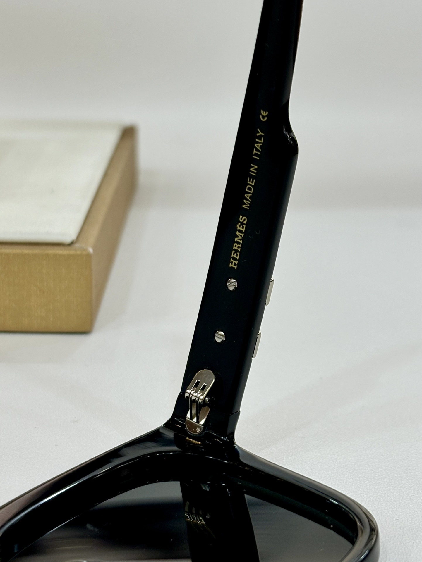 Luxury Hermes Style Oversized Sunglasses – White Frame Brown Lens