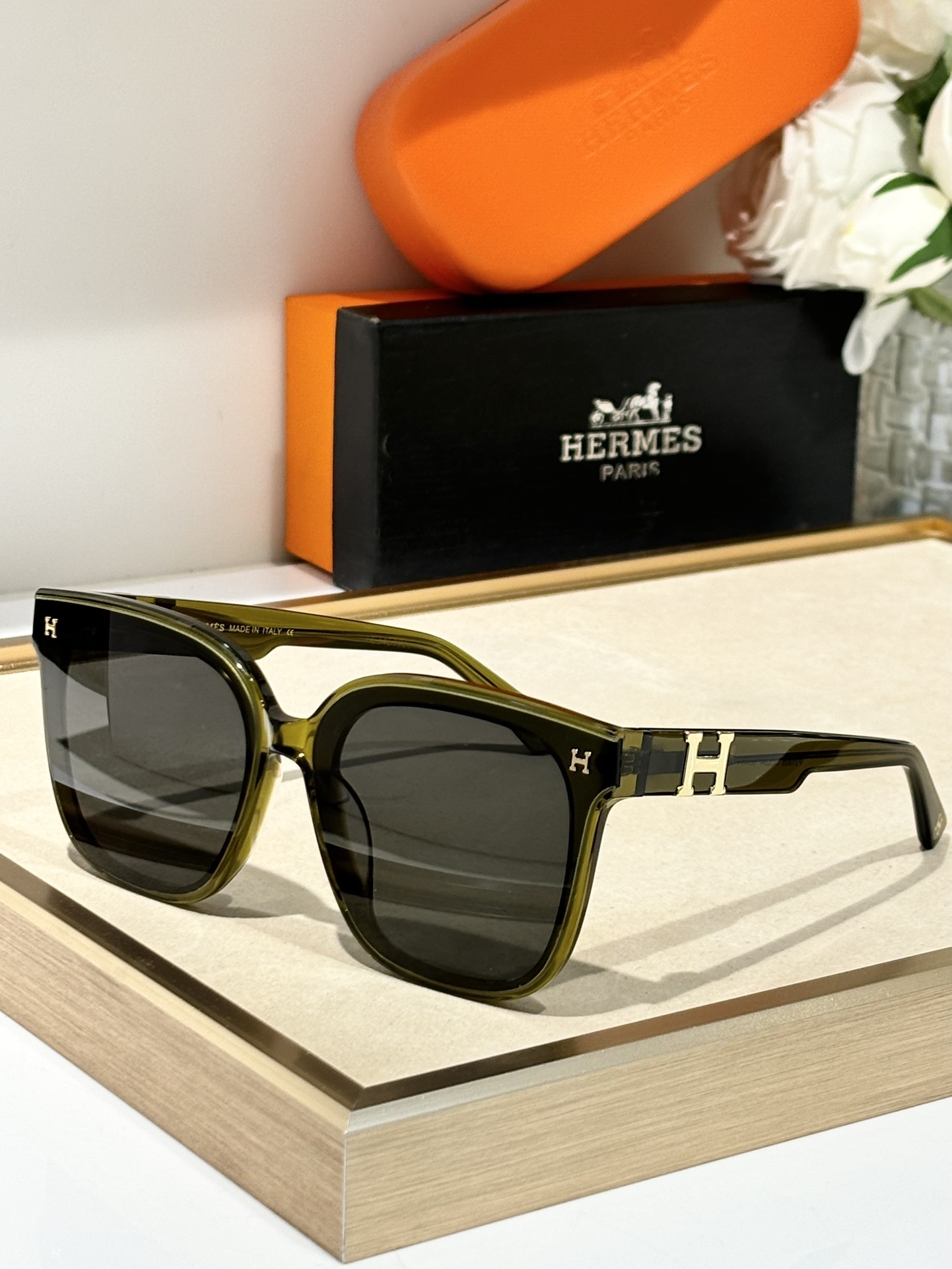 Hermès Luxury Oversized White Square Sunglasses – Gold H Logo