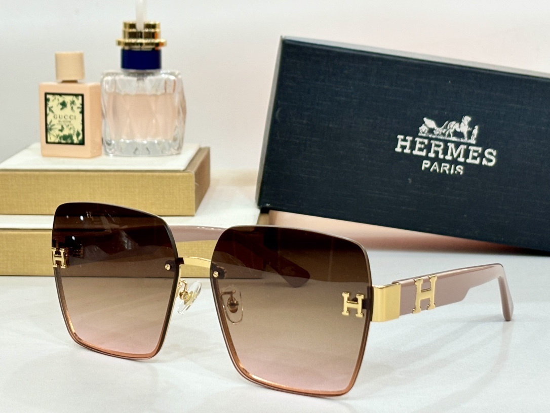 Hermes Oversized Pink Gradient Sunglasses – Square Frame