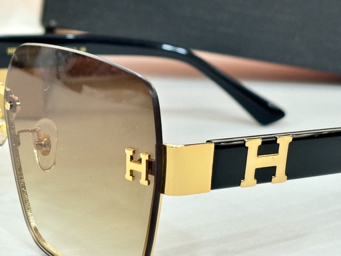 Hermes Women’s Oversized Square Sunglasses – Gradient H-Logo