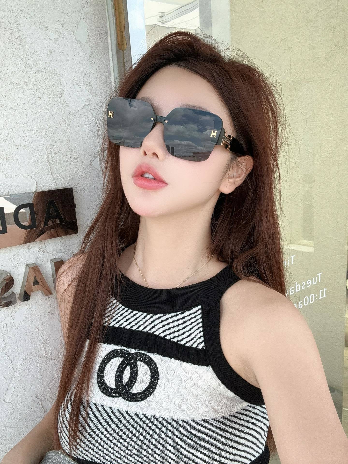 Luxury Oversized Square Sunglasses for Women with ‘H’ Gold Logo