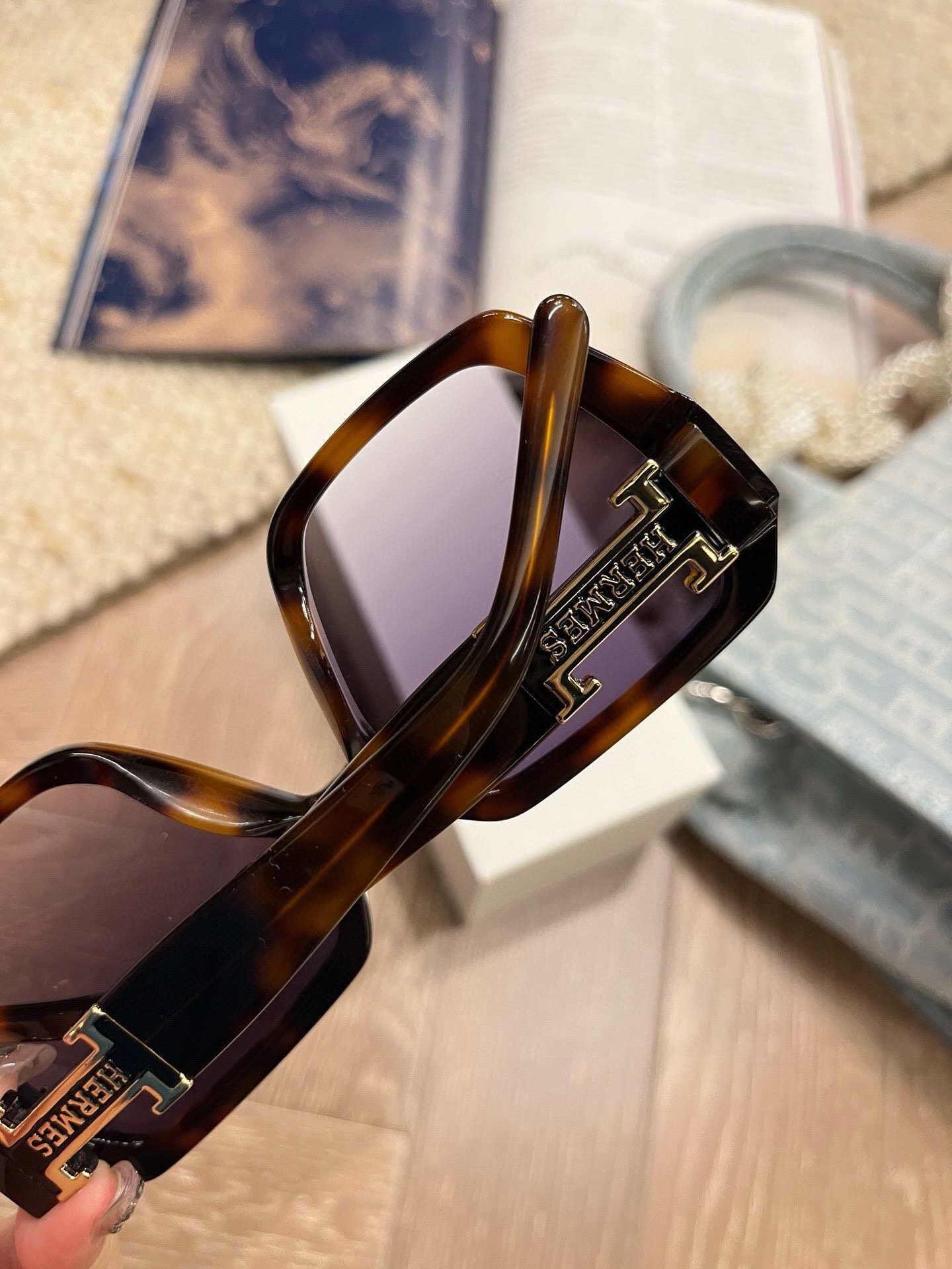 Luxury Oversized Square Sunglasses – Trendy Tortoise Frame for Women