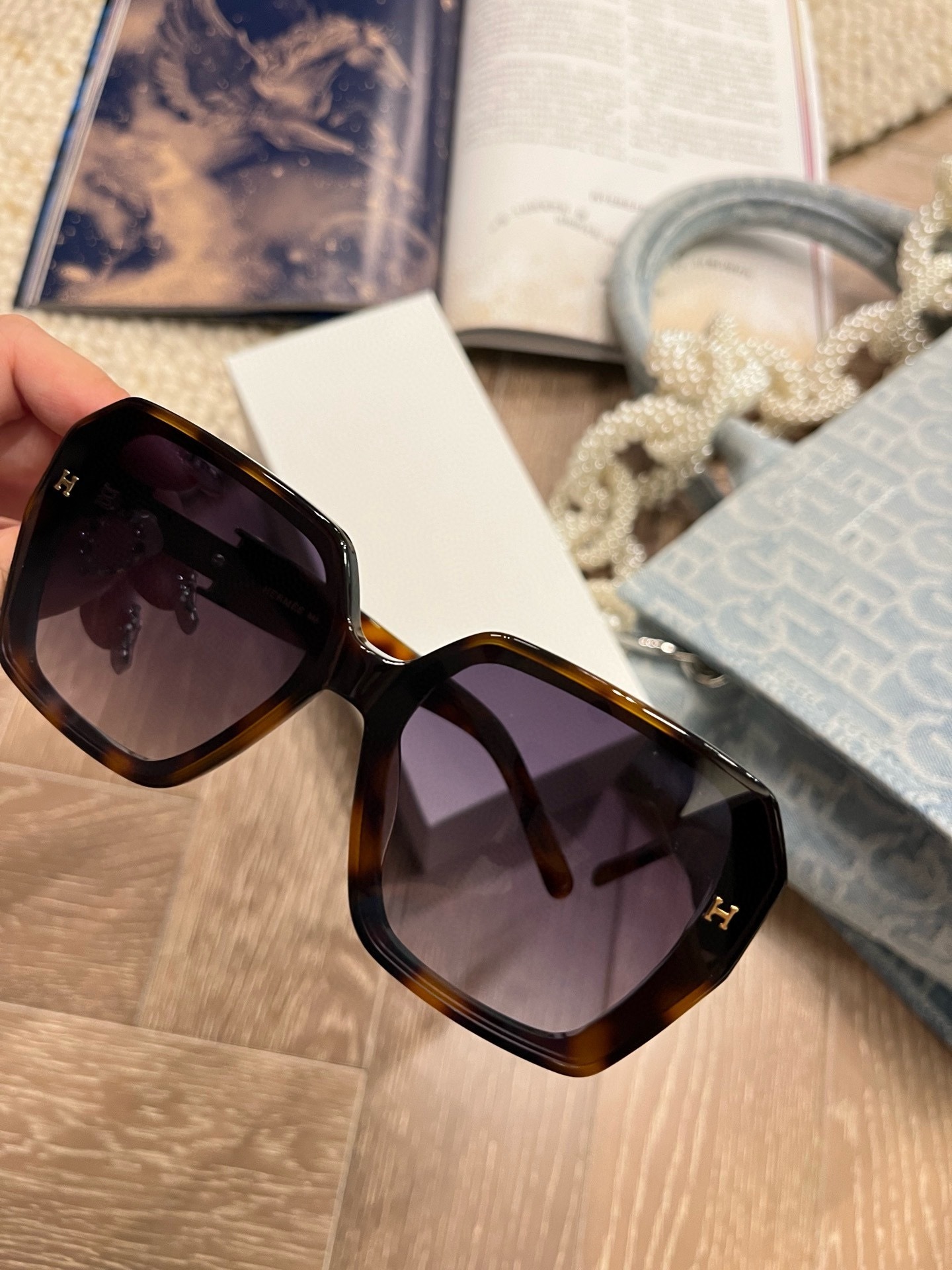 Luxury Oversized Square Sunglasses – Trendy Tortoise Frame for Women