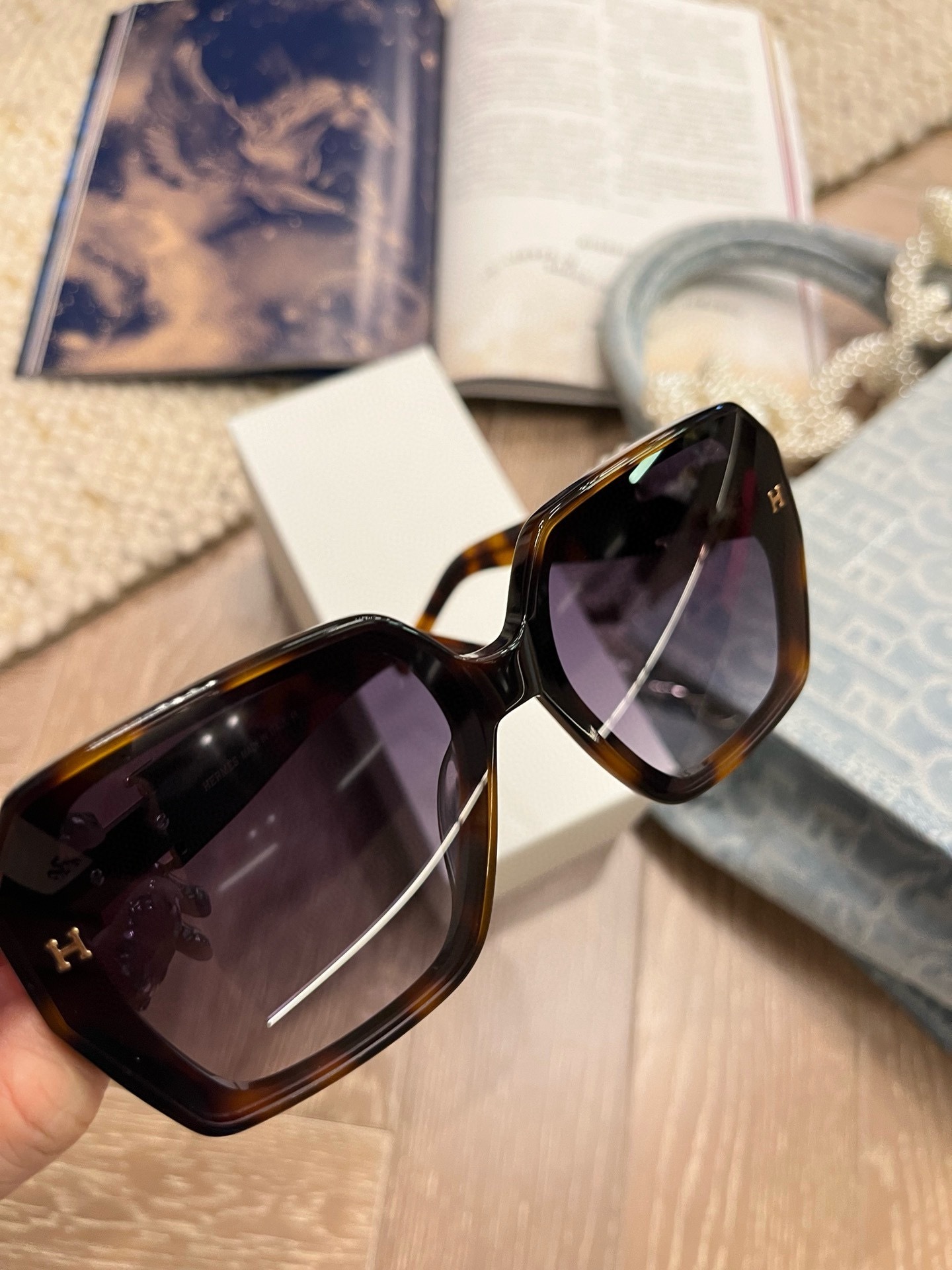 Luxury Oversized Square Sunglasses – Trendy Tortoise Frame for Women