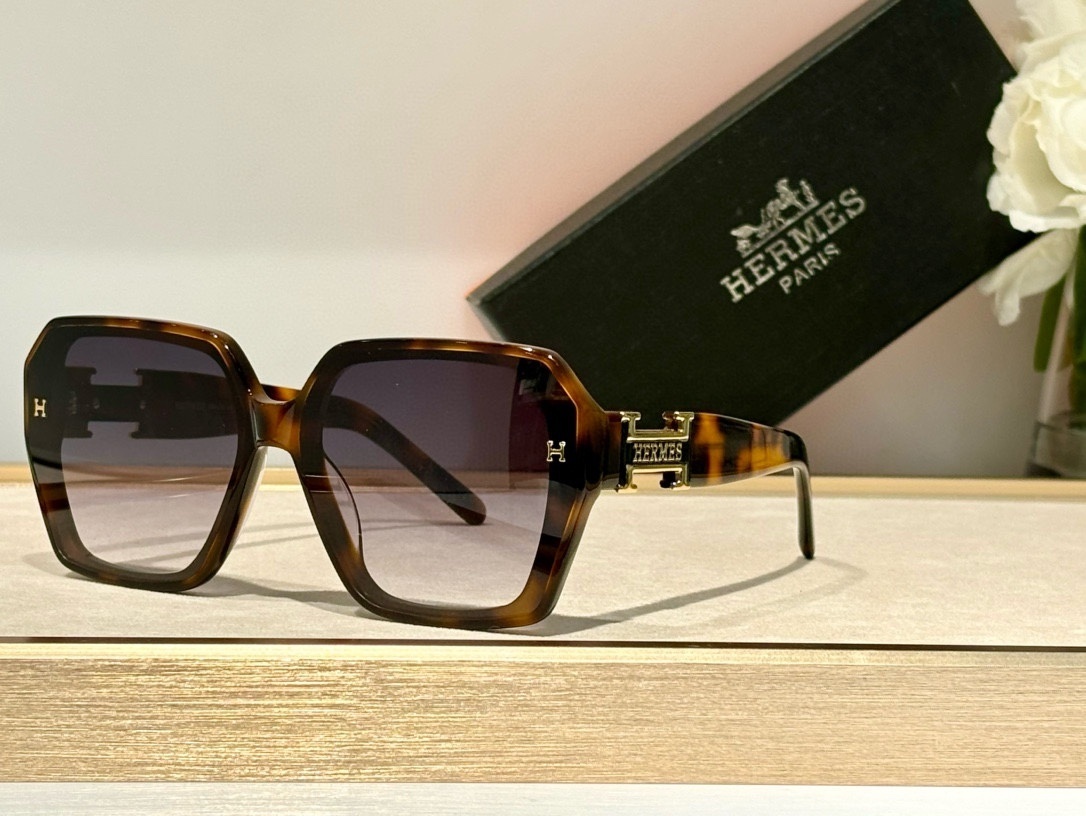 Hermès Oversized Square Orange Sunglasses with Gold H Logo