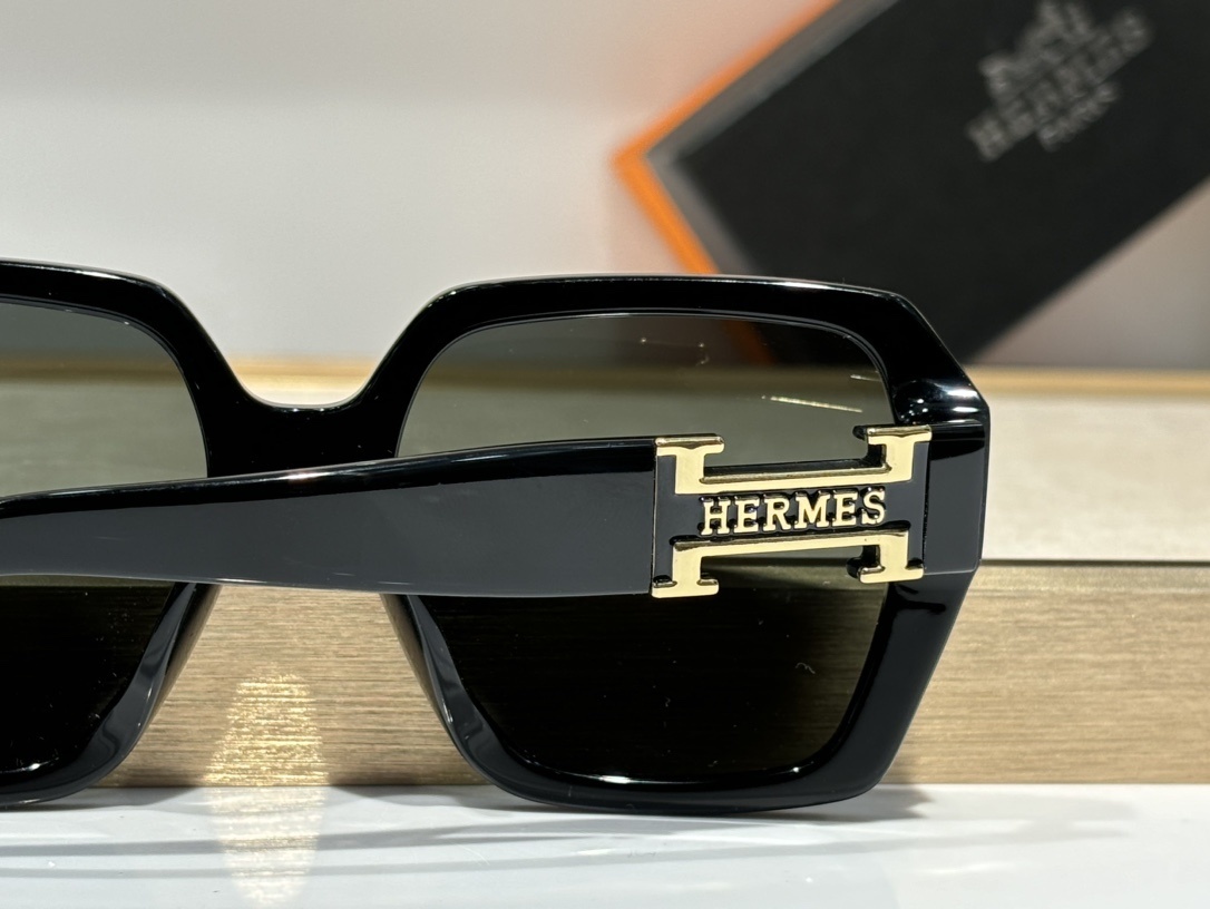 Hermès Oversized Square Orange Sunglasses with Gold H Logo