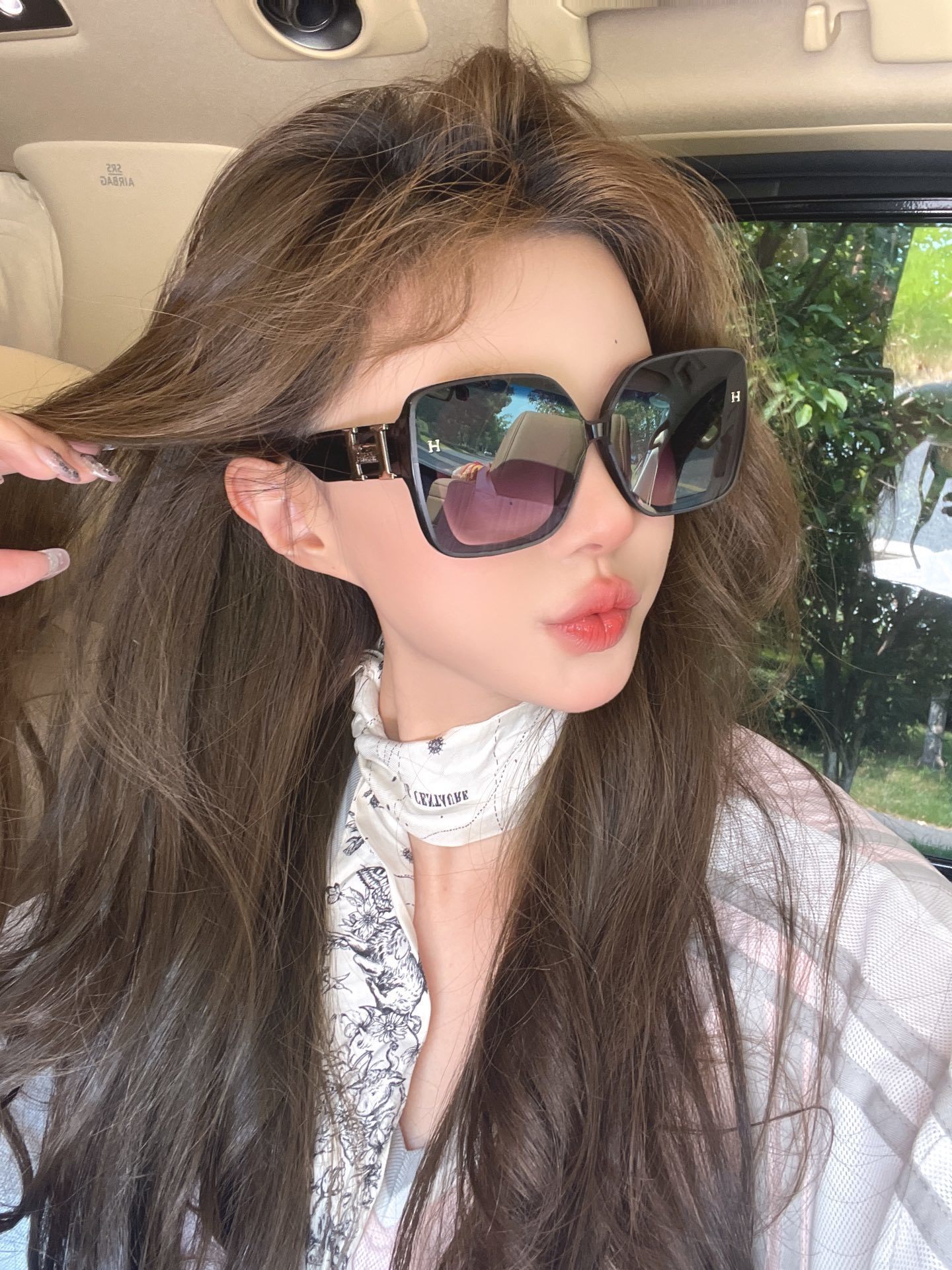 Luxury Oversized Square Sunglasses for Women – Elegant Black Shades