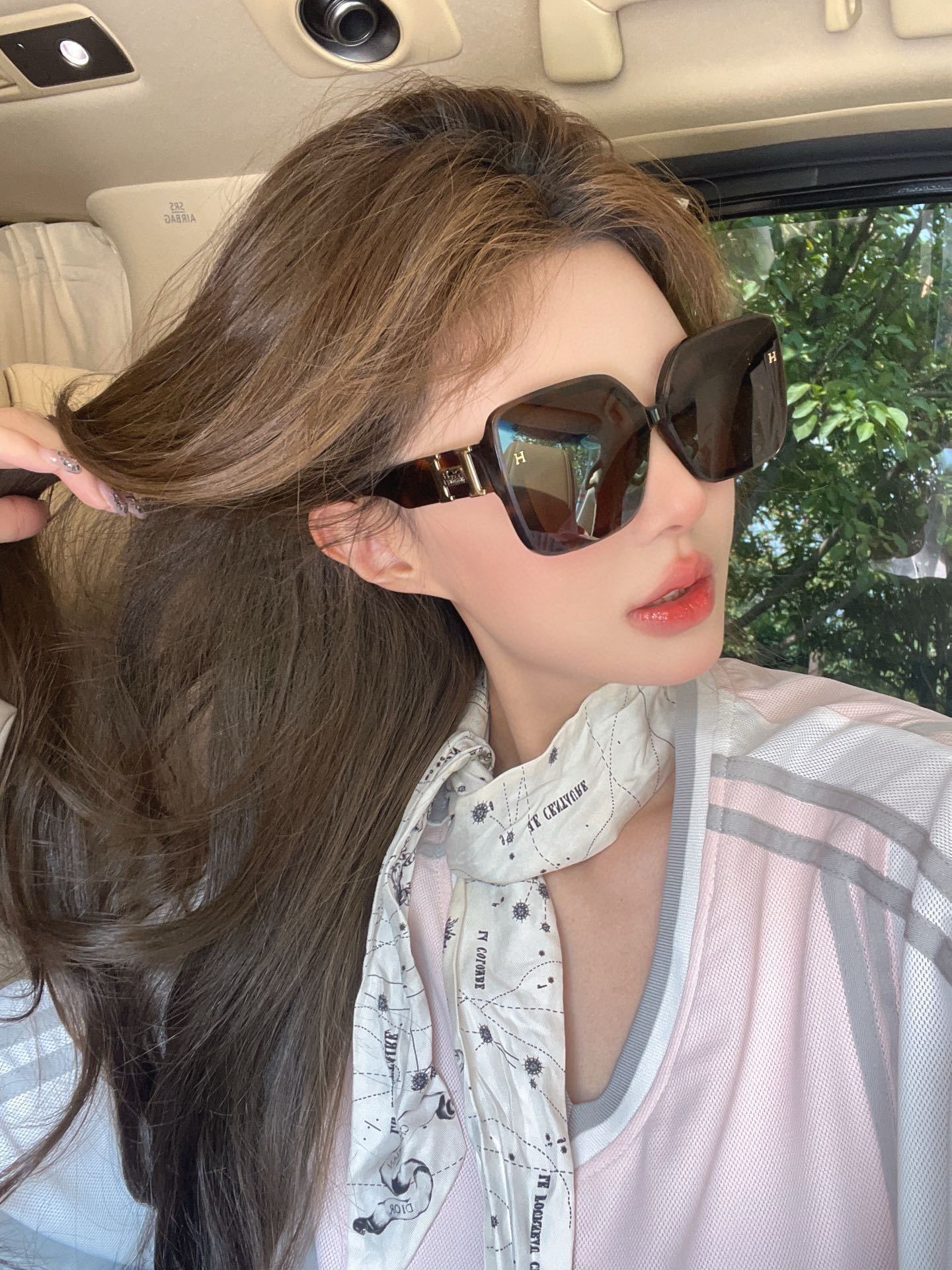 Luxury Oversized Square Sunglasses for Women – Elegant Black Shades