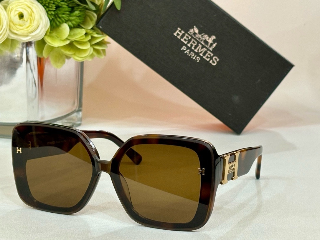 Hermes Luxury Oversized Square Sunglasses with Gradient Lenses