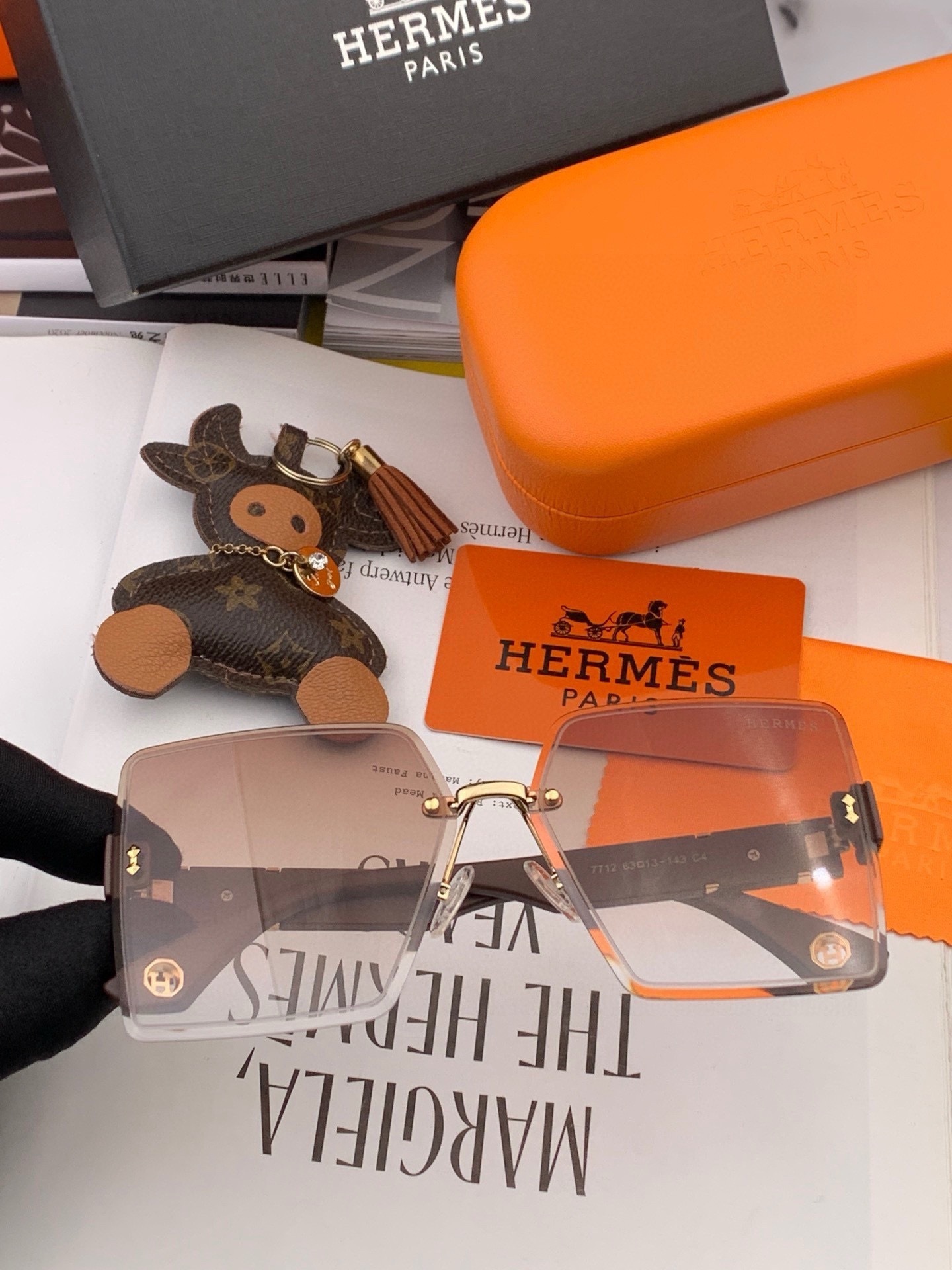 Oversized Square Sunglasses for Women – Fashion Rimless UV400 Shades