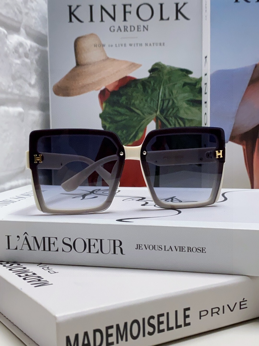 Women’s Luxury Oversized Square Sunglasses – Trendy Gradient Lenses